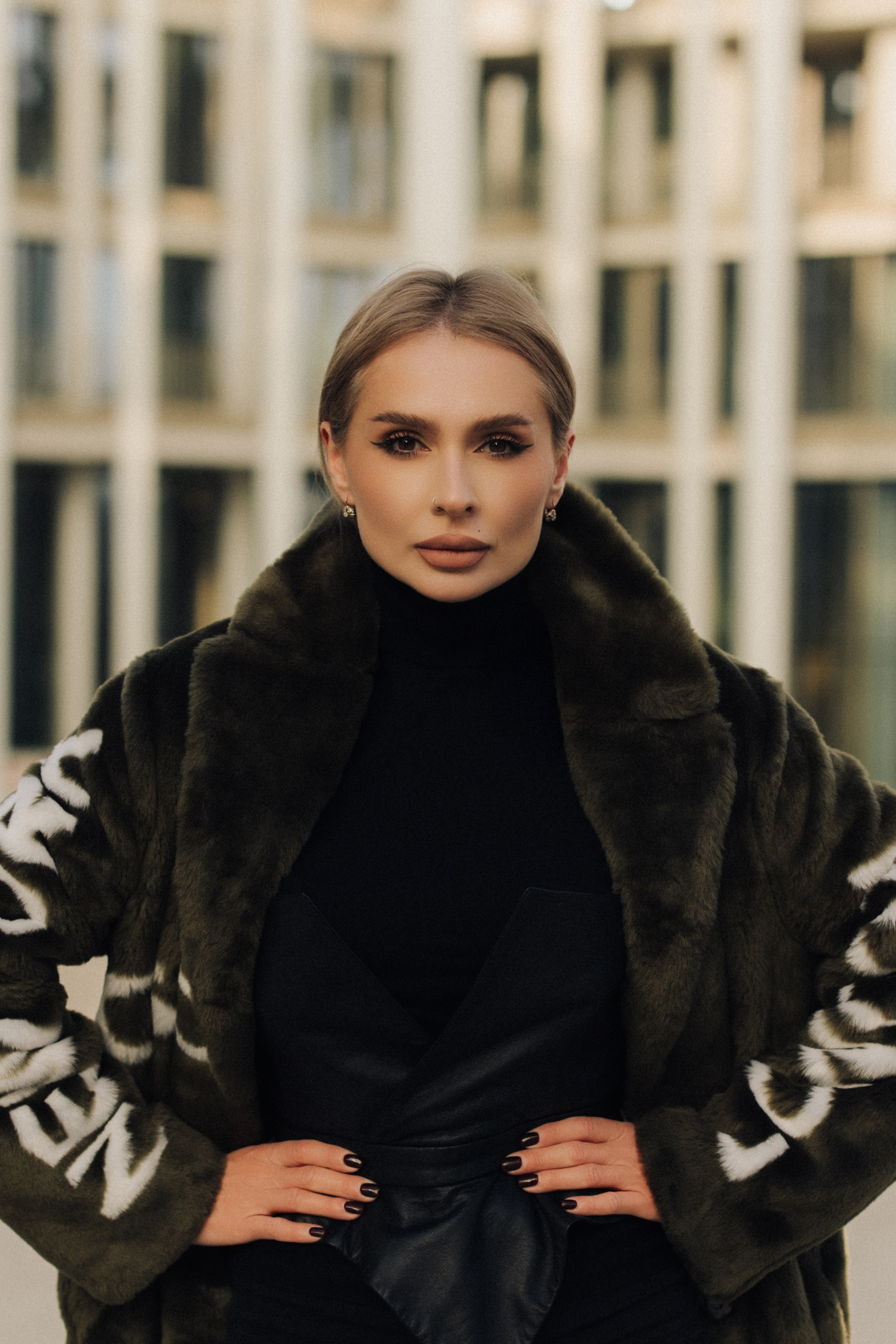 Golden Hour Portrait in Leipzig. Elegant Woman in Fur Coat&Suit. Timeless Photography by Kristina Kozheltsova. Kristina Kozheltsova- Soulful Portrait&Lifestyle&Love Story Photographer in Leipzig, Germany