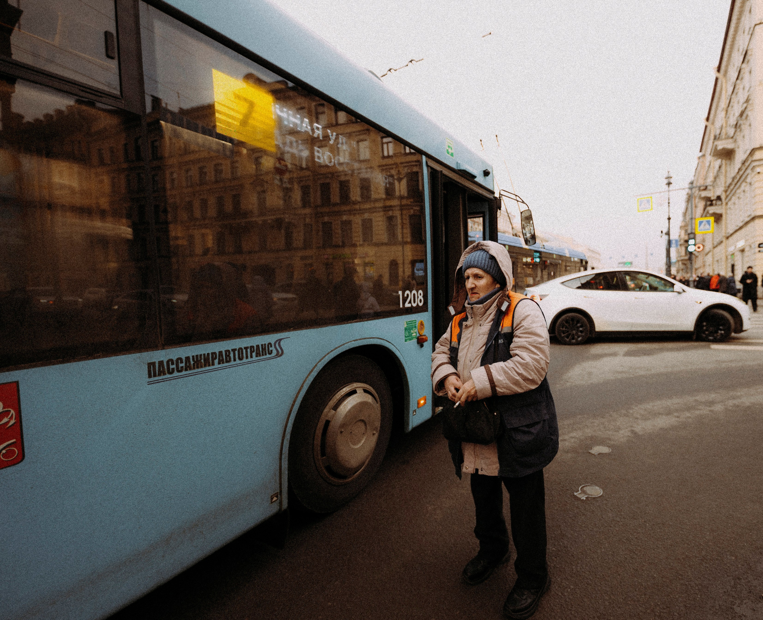 2025. Стрит-фотография, полная абсурда, идиотизма и красоты