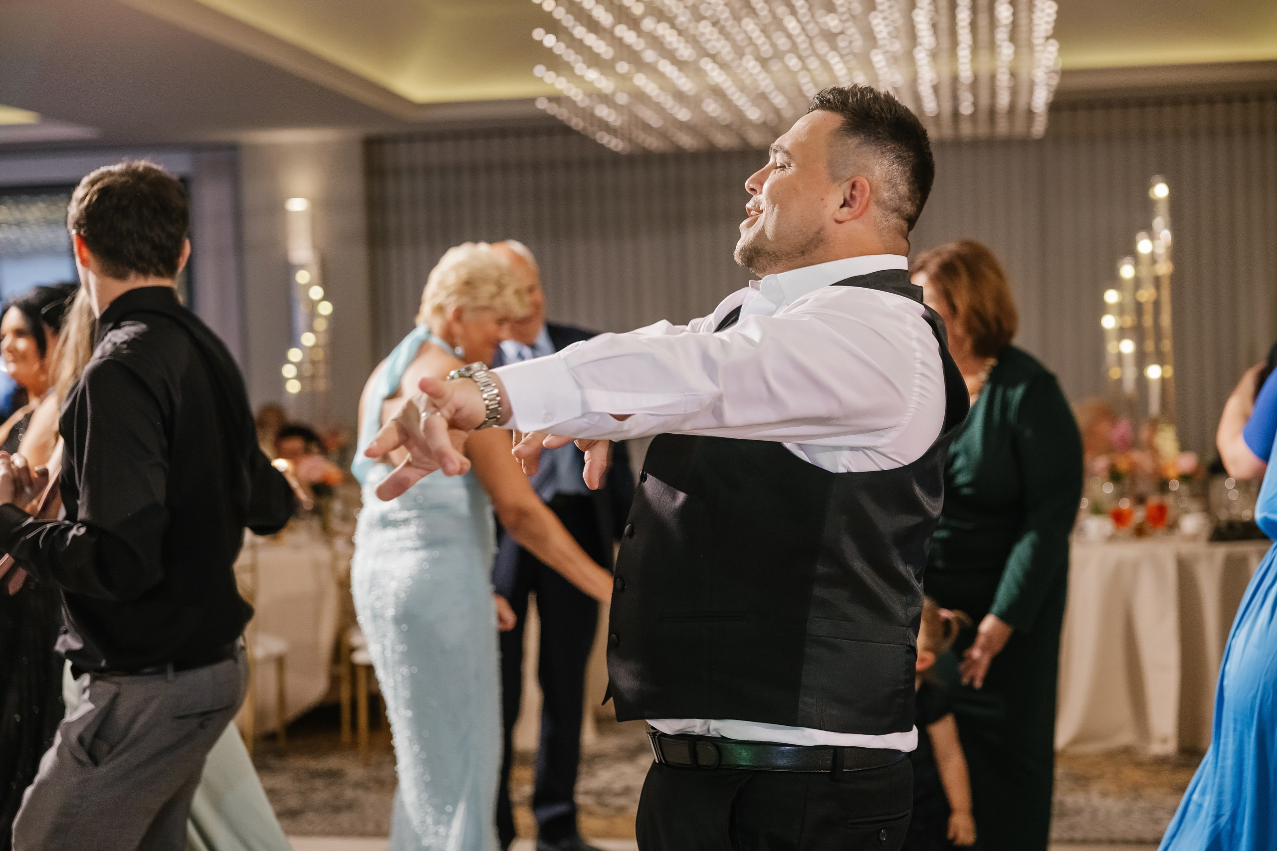 09.06.2025 Wedding. Wedding family event photographer in Chicago Nick Yushevich