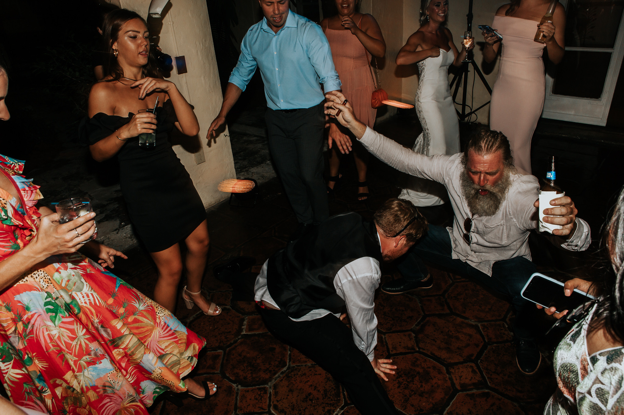 Beautiful wedding in Villa Woodbine. My name is Kate and I am family and wedding photographer