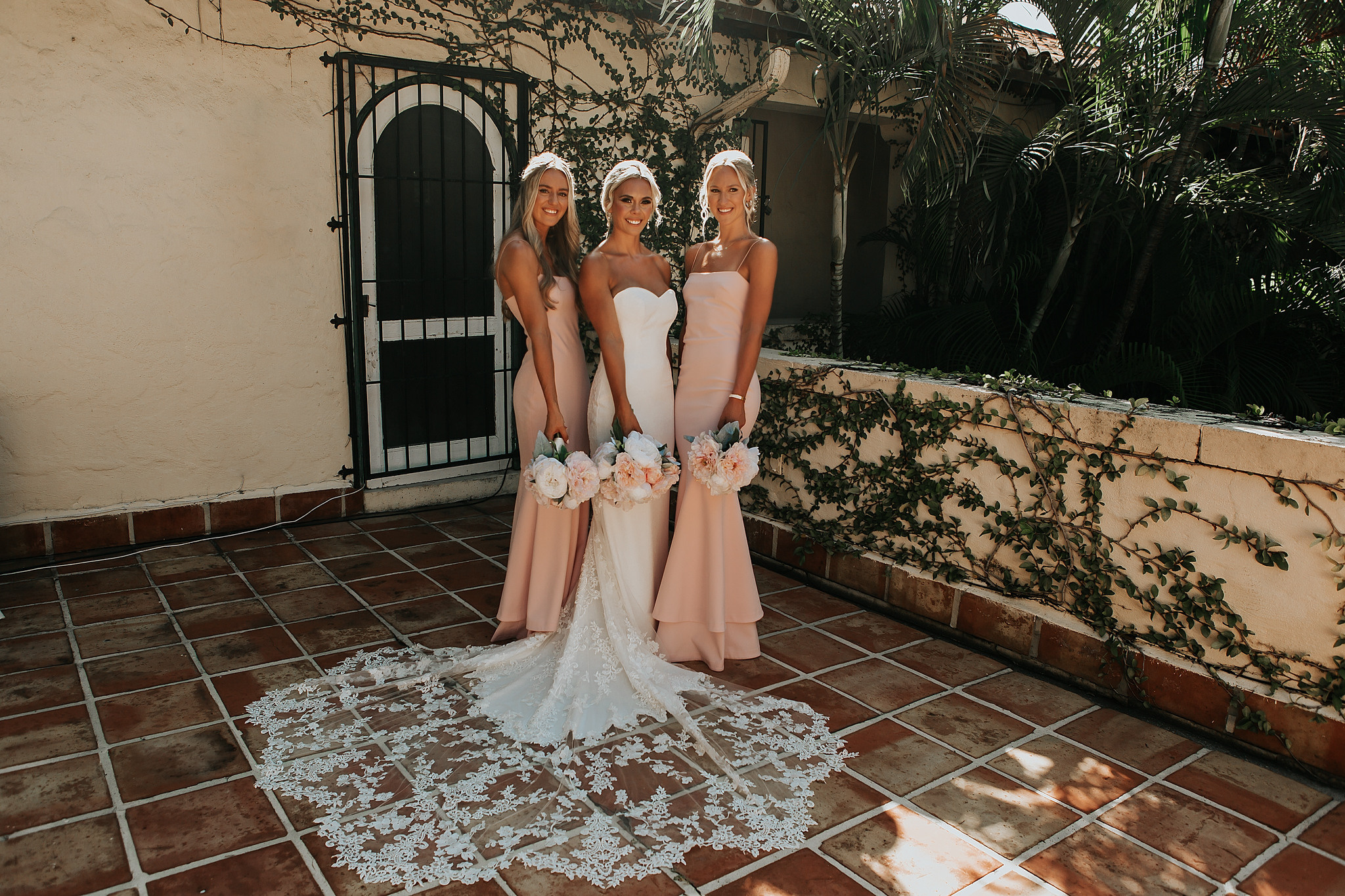 Beautiful wedding in Villa Woodbine. My name is Kate and I am family and wedding photographer