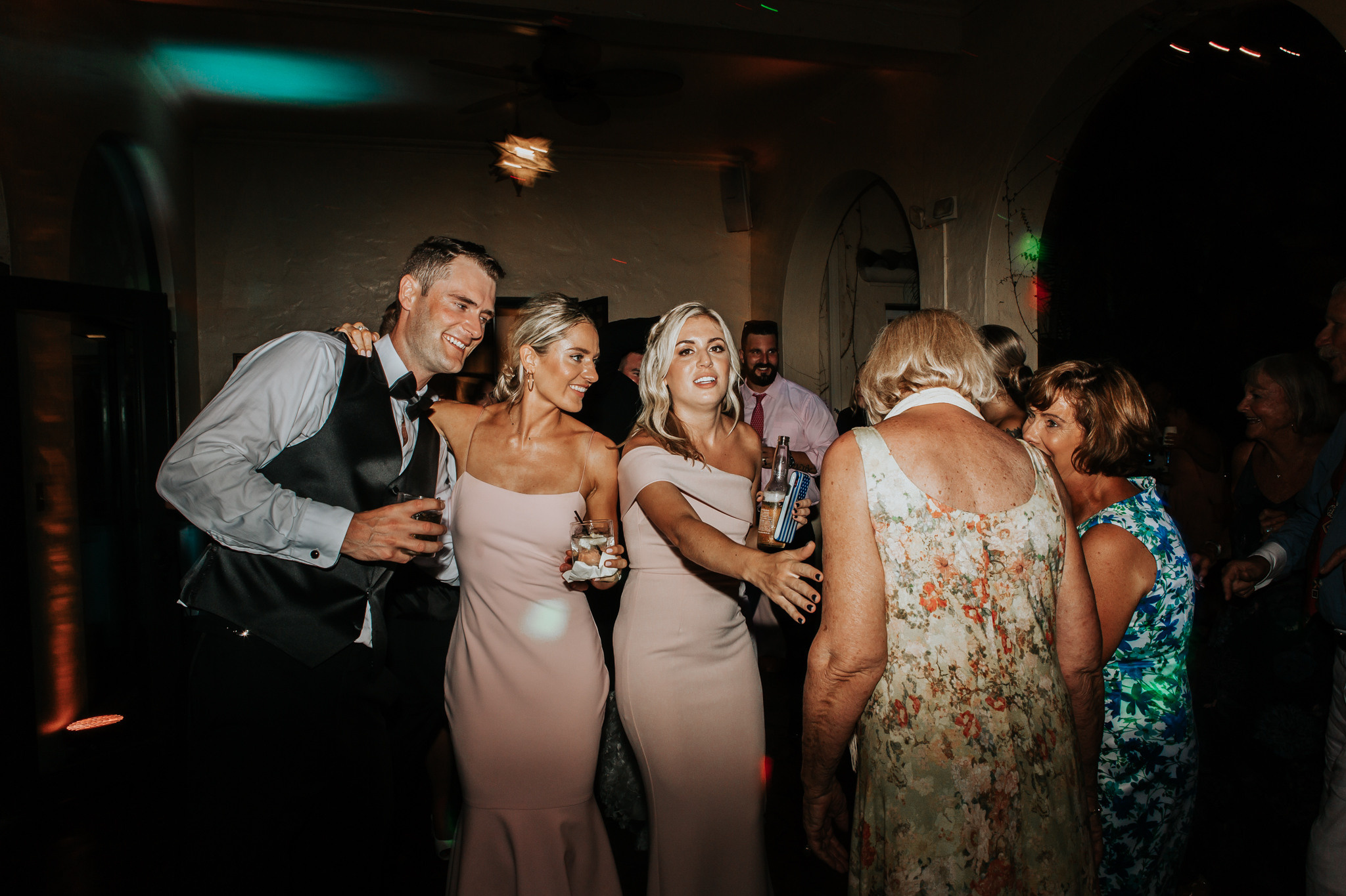 Beautiful wedding in Villa Woodbine. My name is Kate and I am family and wedding photographer