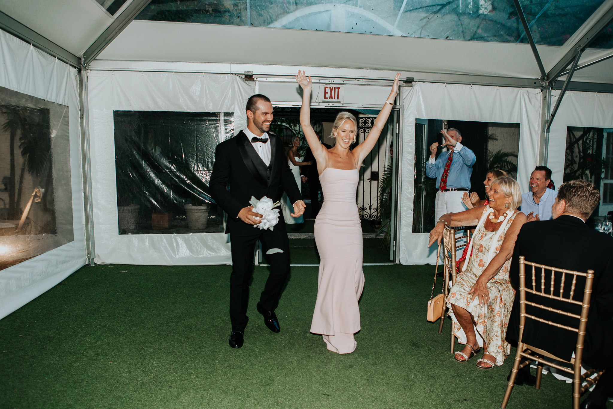 Beautiful wedding in Villa Woodbine. My name is Kate and I am family and wedding photographer