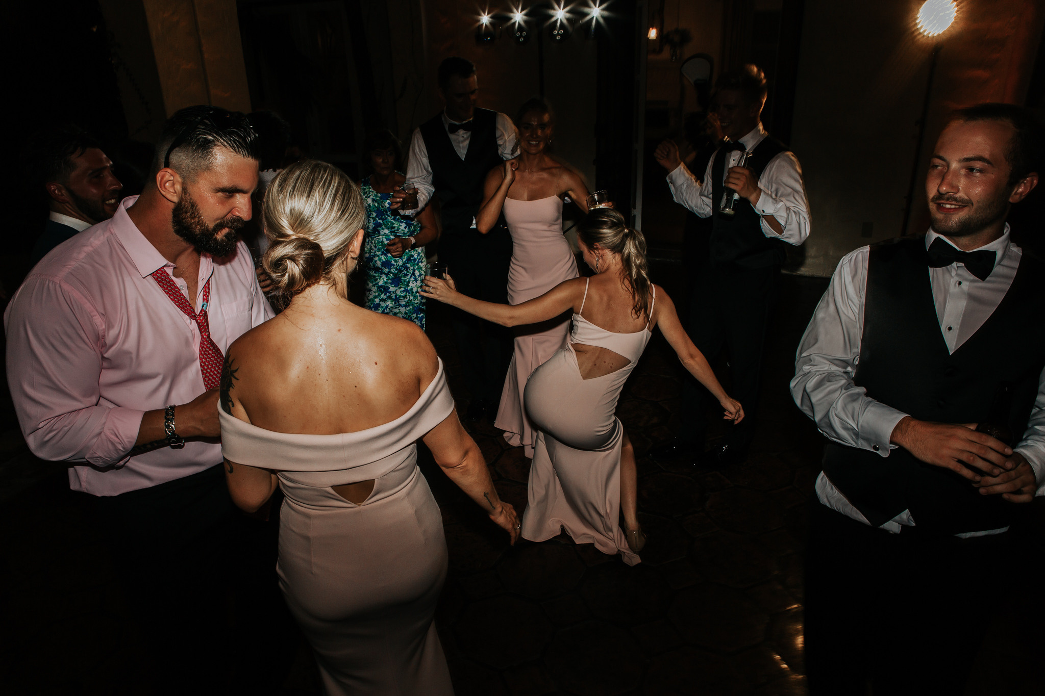 Beautiful wedding in Villa Woodbine. My name is Kate and I am family and wedding photographer