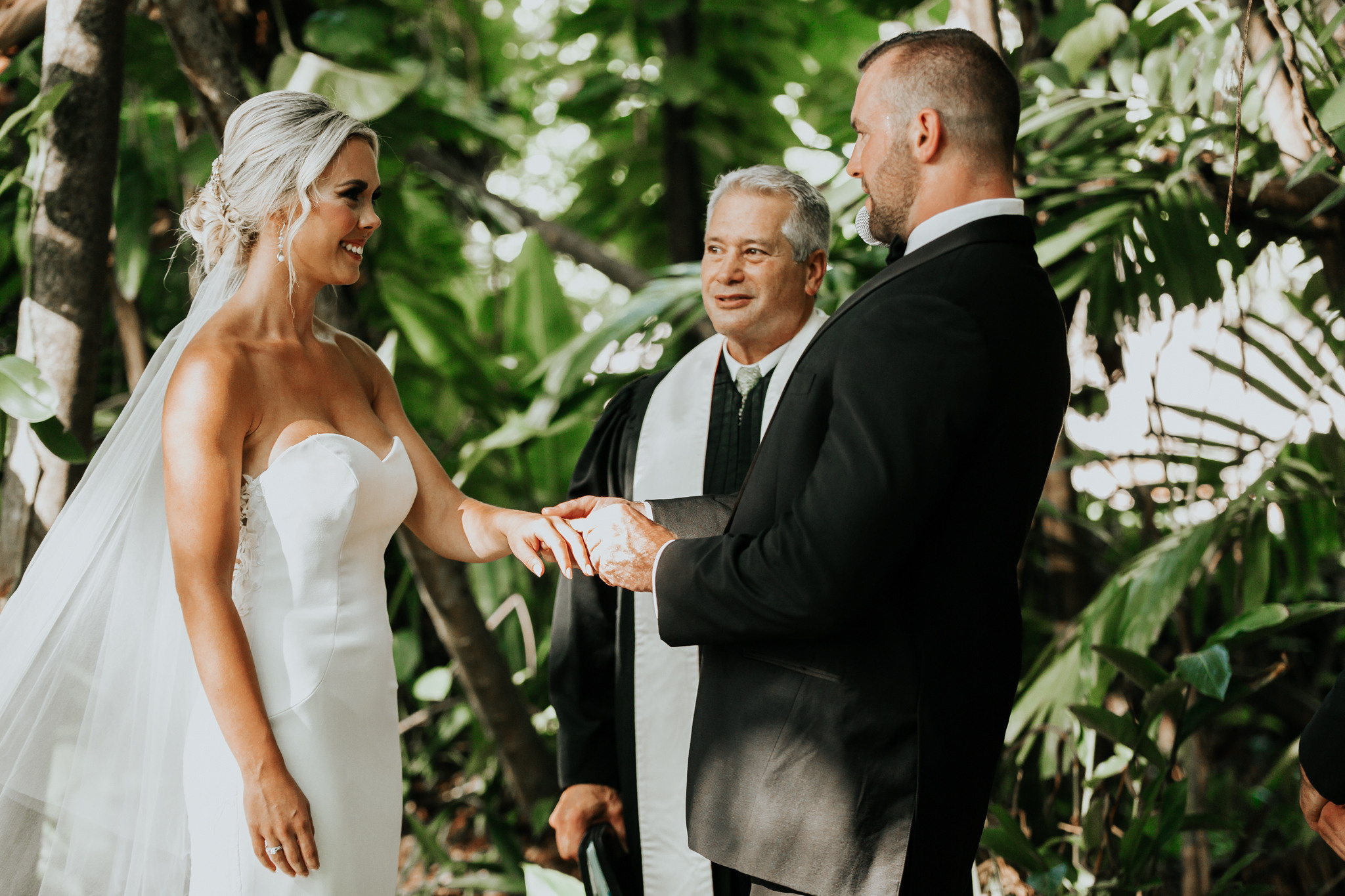 Beautiful wedding in Villa Woodbine. My name is Kate and I am family and wedding photographer