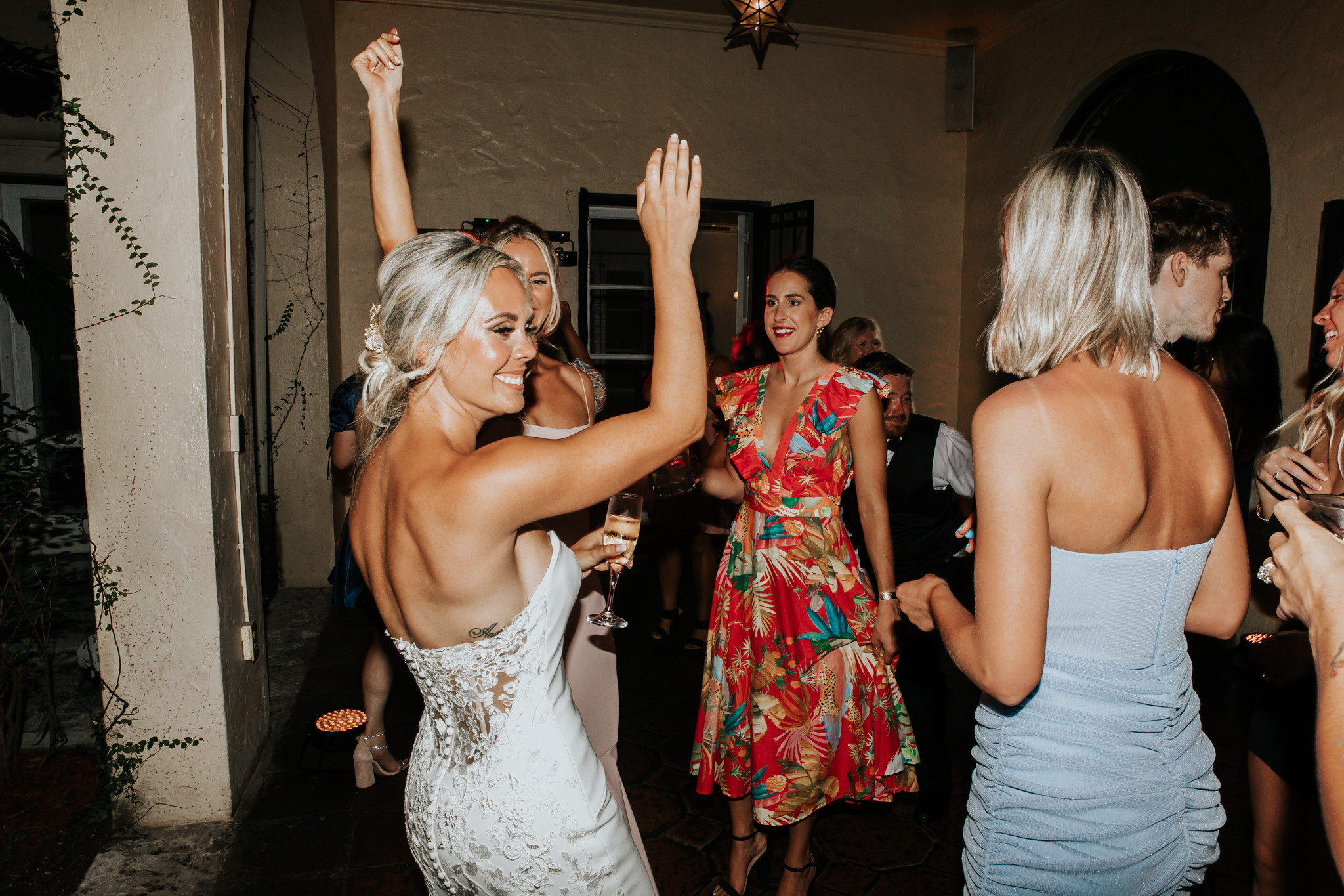 Beautiful wedding in Villa Woodbine. My name is Kate and I am family and wedding photographer