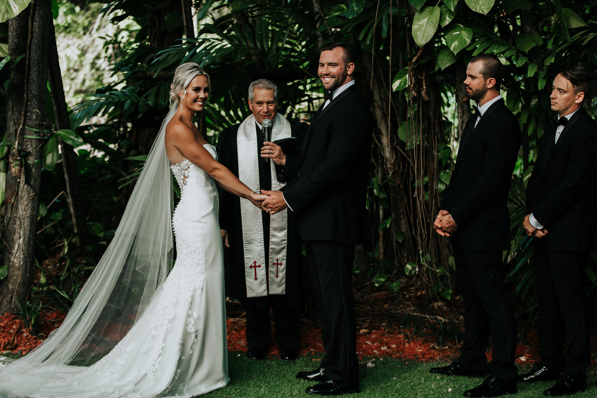 Beautiful wedding in Villa Woodbine. My name is Kate and I am family and wedding photographer