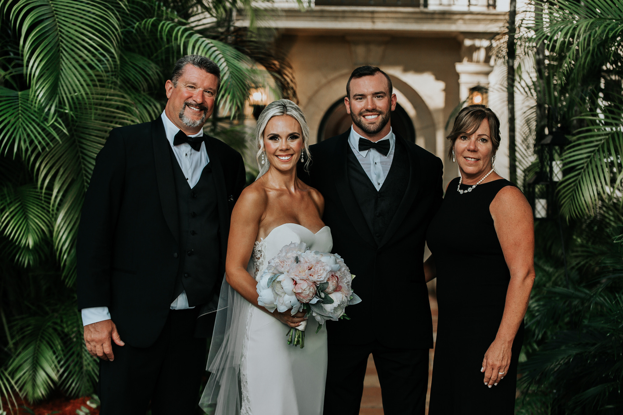 Beautiful wedding in Villa Woodbine. My name is Kate and I am family and wedding photographer