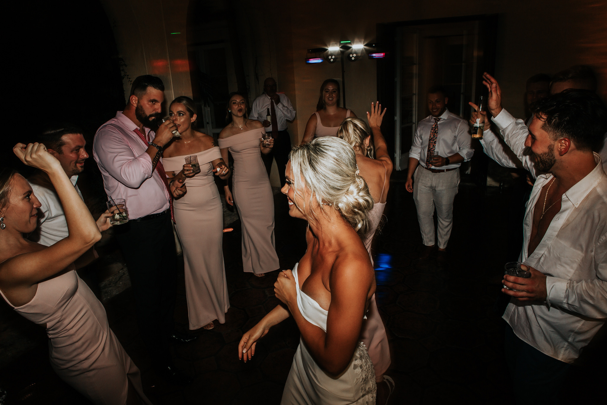 Beautiful wedding in Villa Woodbine. My name is Kate and I am family and wedding photographer