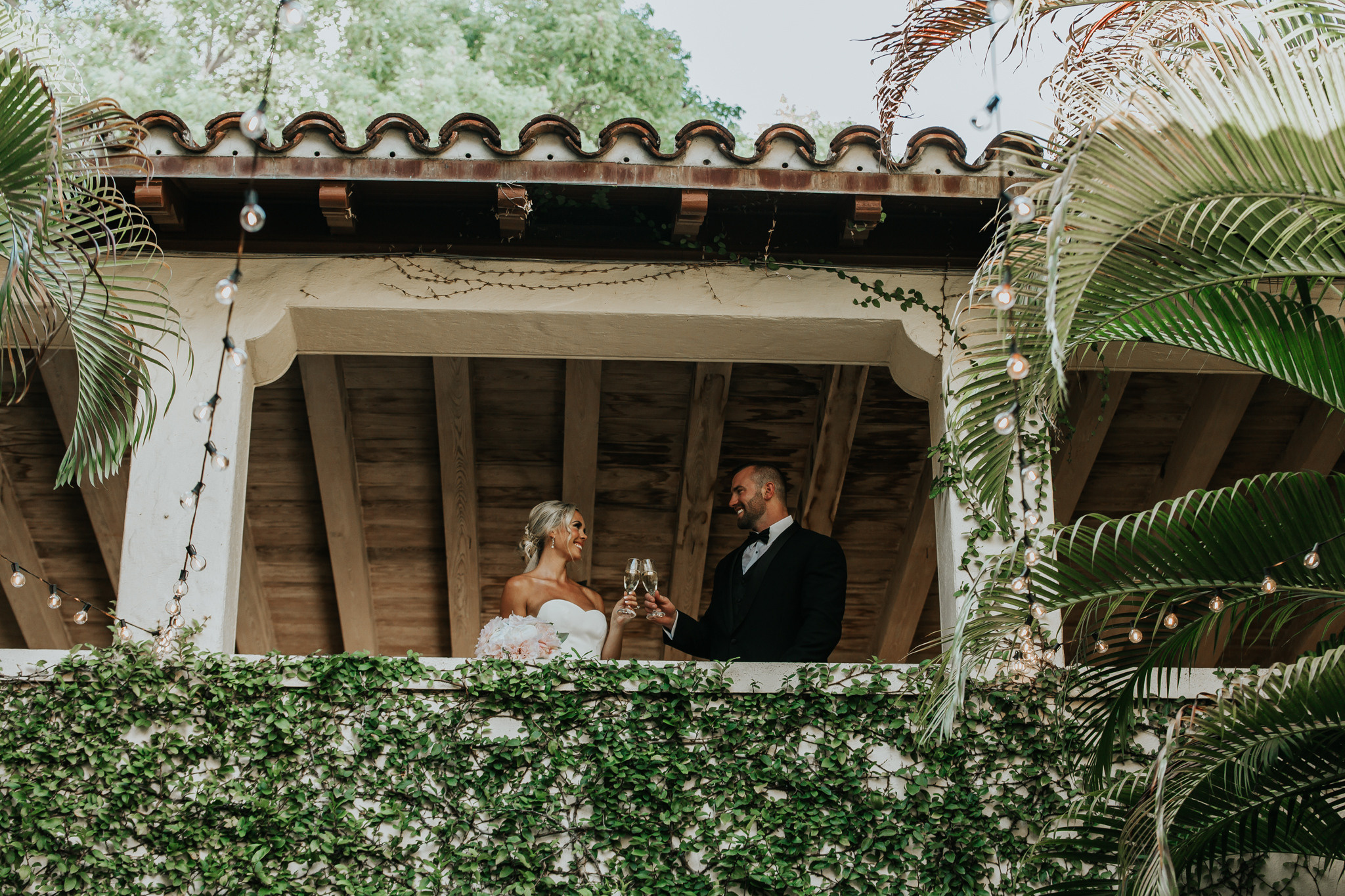 Beautiful wedding in Villa Woodbine. My name is Kate and I am family and wedding photographer