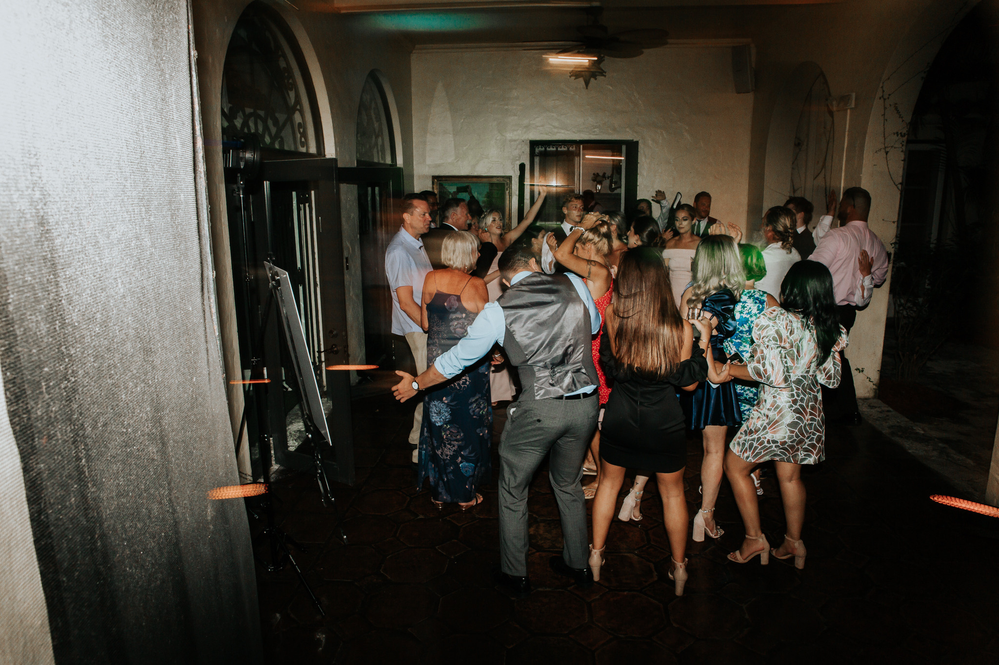 Beautiful wedding in Villa Woodbine. My name is Kate and I am family and wedding photographer