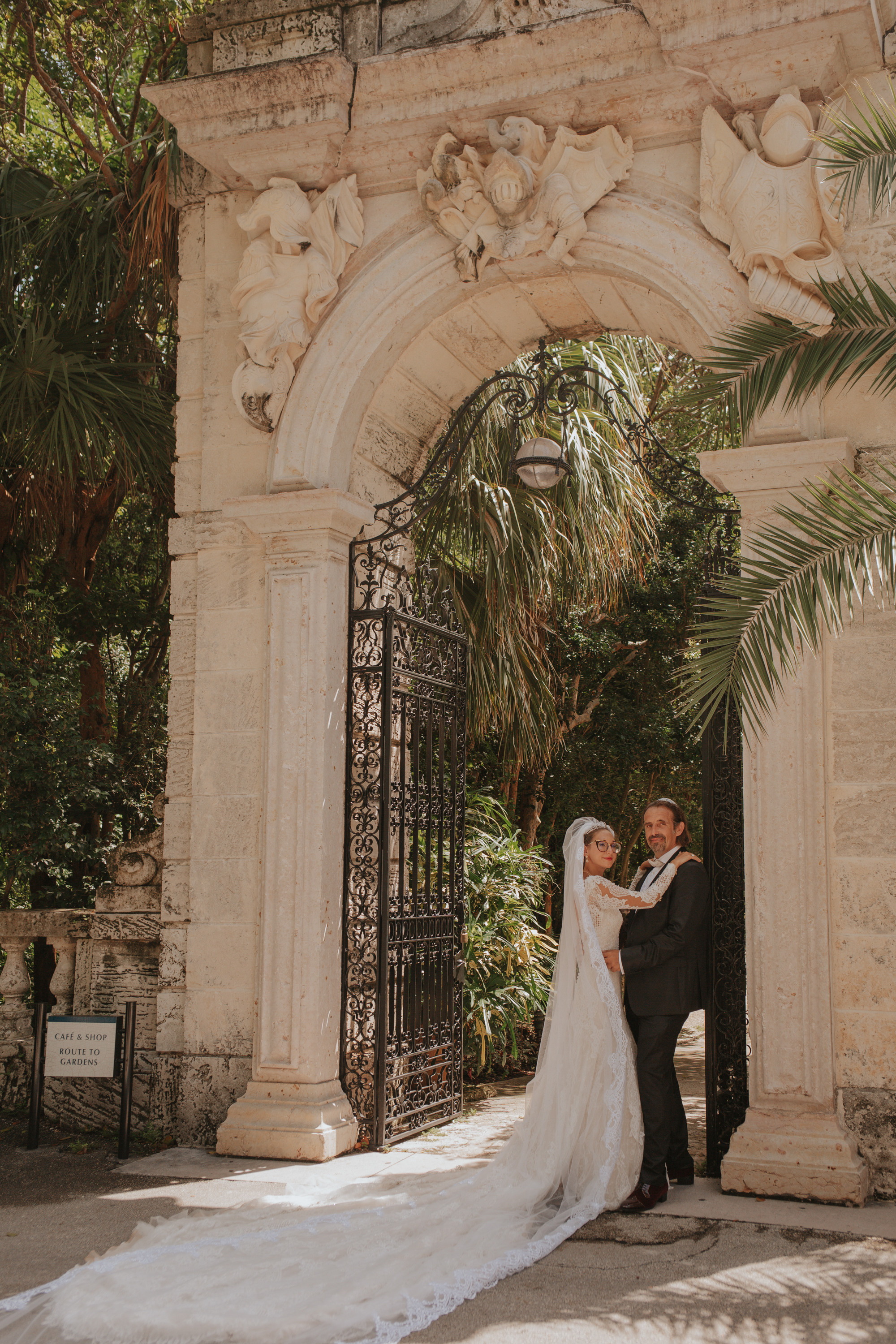 JEWISH WEDDING IN VILLA VIZCAYA. My name is Kate and I am family and wedding photographer