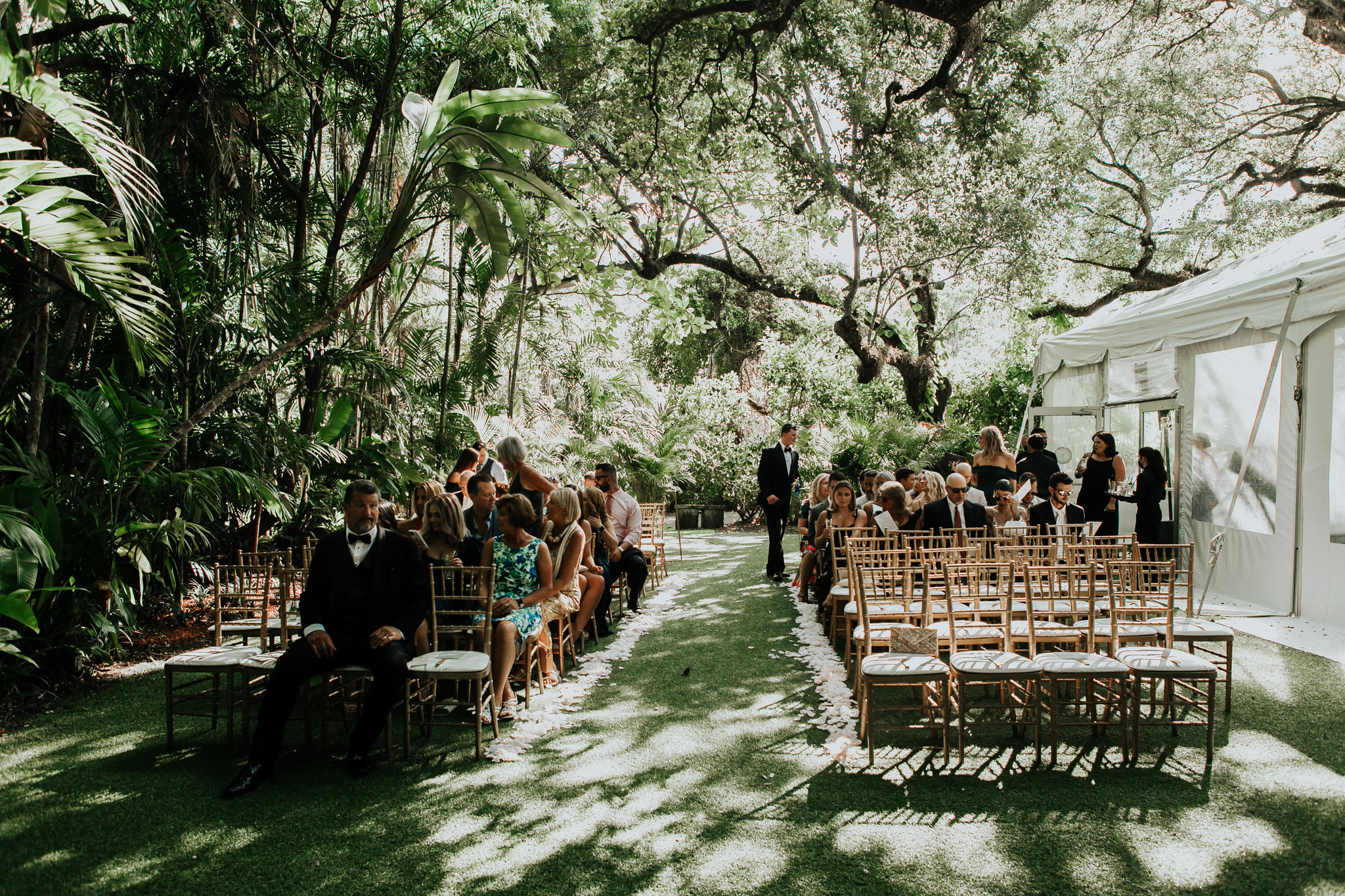 Beautiful wedding in Villa Woodbine. My name is Kate and I am family and wedding photographer