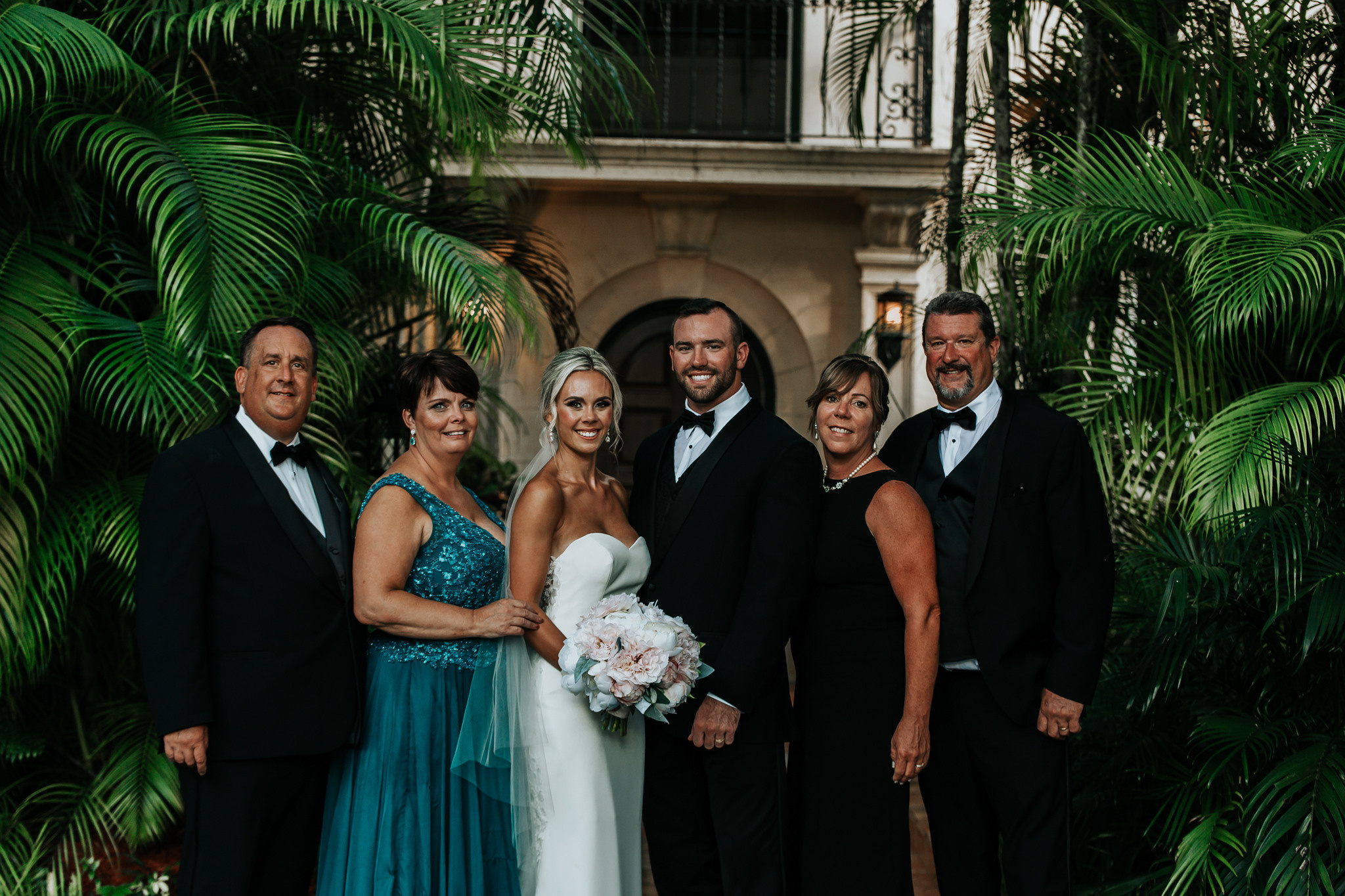 Beautiful wedding in Villa Woodbine. My name is Kate and I am family and wedding photographer