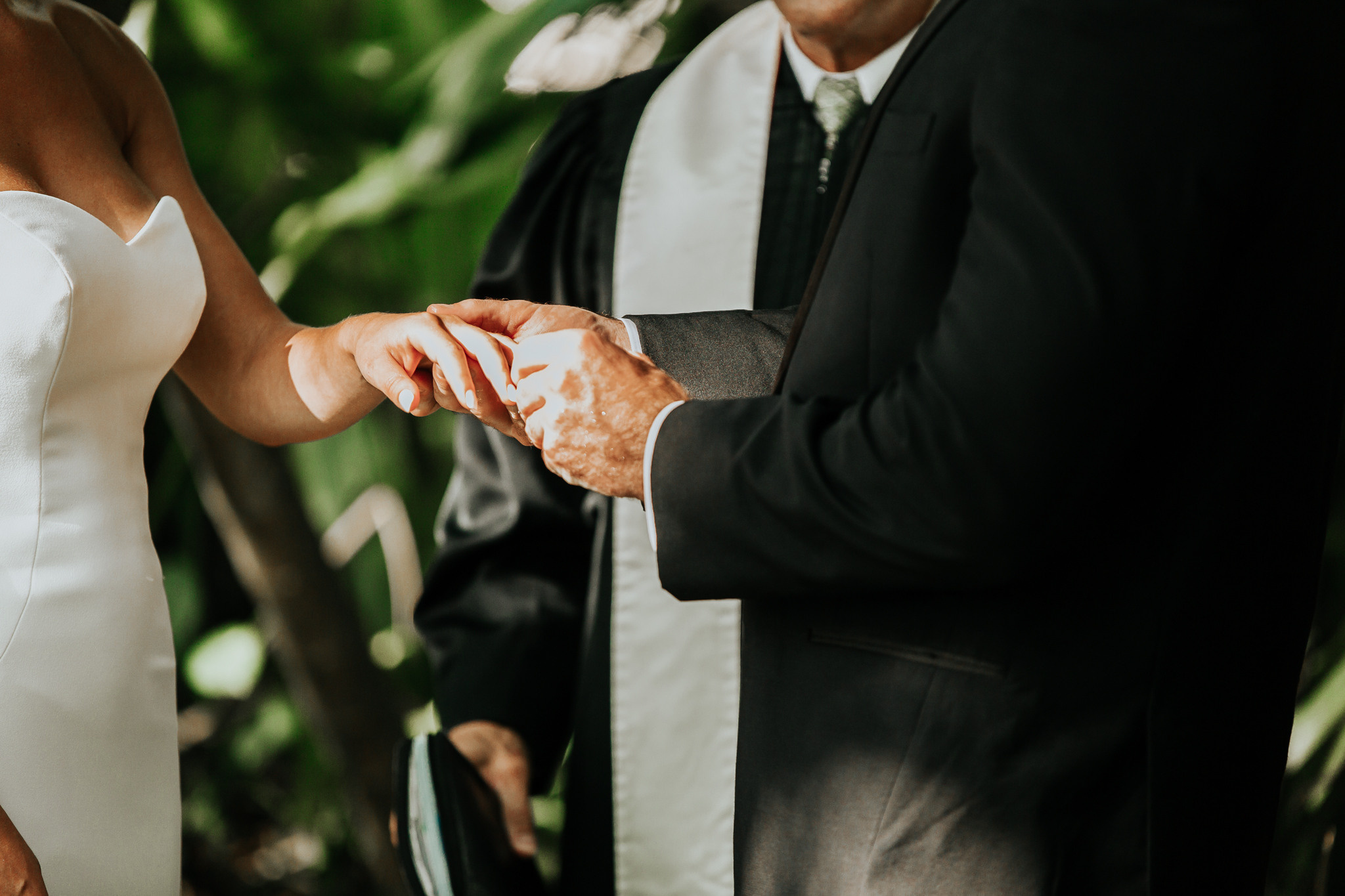 Beautiful wedding in Villa Woodbine. My name is Kate and I am family and wedding photographer
