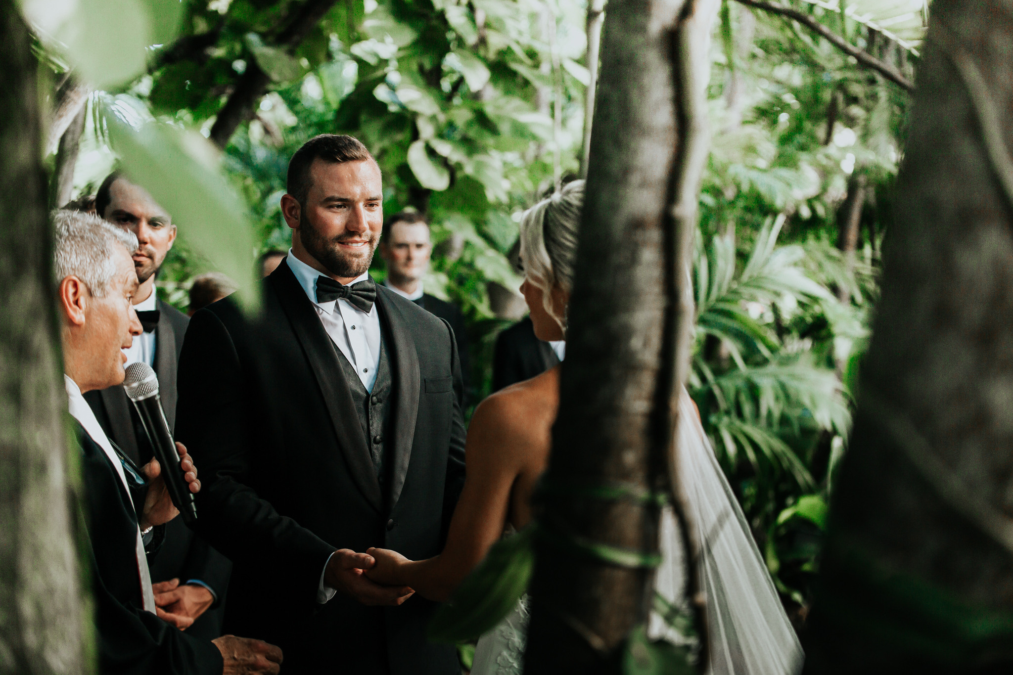 Beautiful wedding in Villa Woodbine. My name is Kate and I am family and wedding photographer