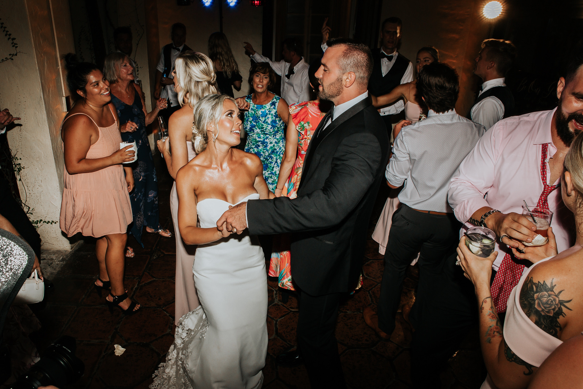 Beautiful wedding in Villa Woodbine. My name is Kate and I am family and wedding photographer