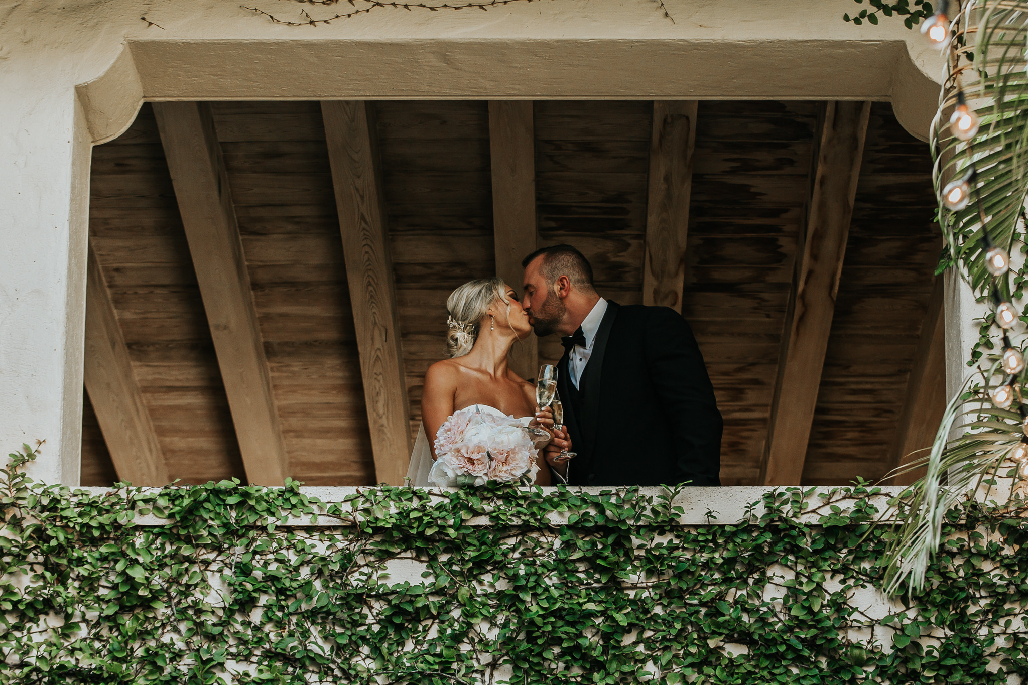 Beautiful wedding in Villa Woodbine. My name is Kate and I am family and wedding photographer