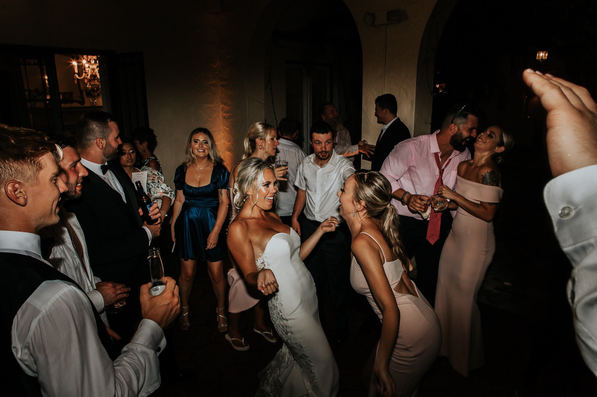 Beautiful wedding in Villa Woodbine. My name is Kate and I am family and wedding photographer