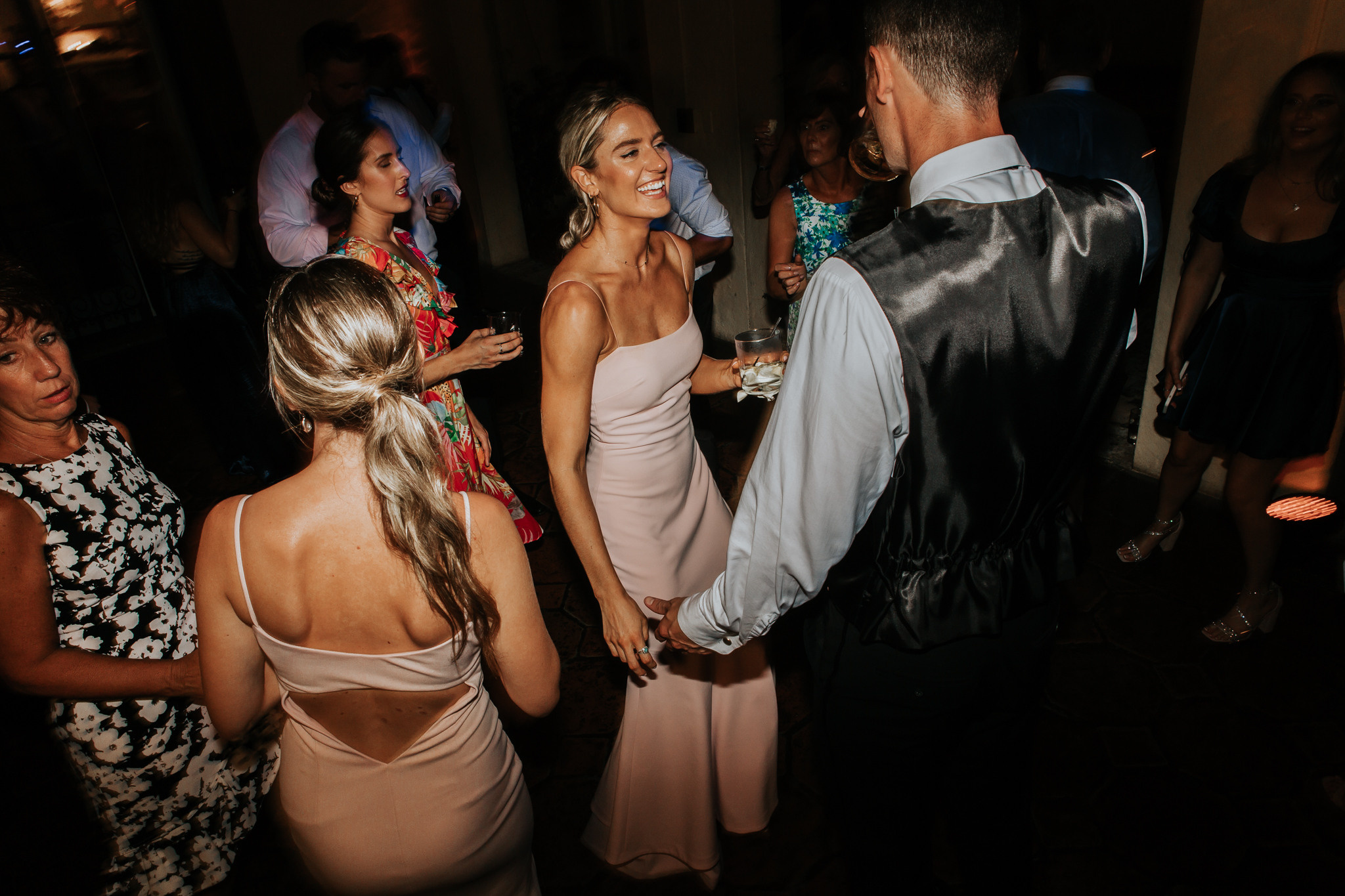 Beautiful wedding in Villa Woodbine. My name is Kate and I am family and wedding photographer