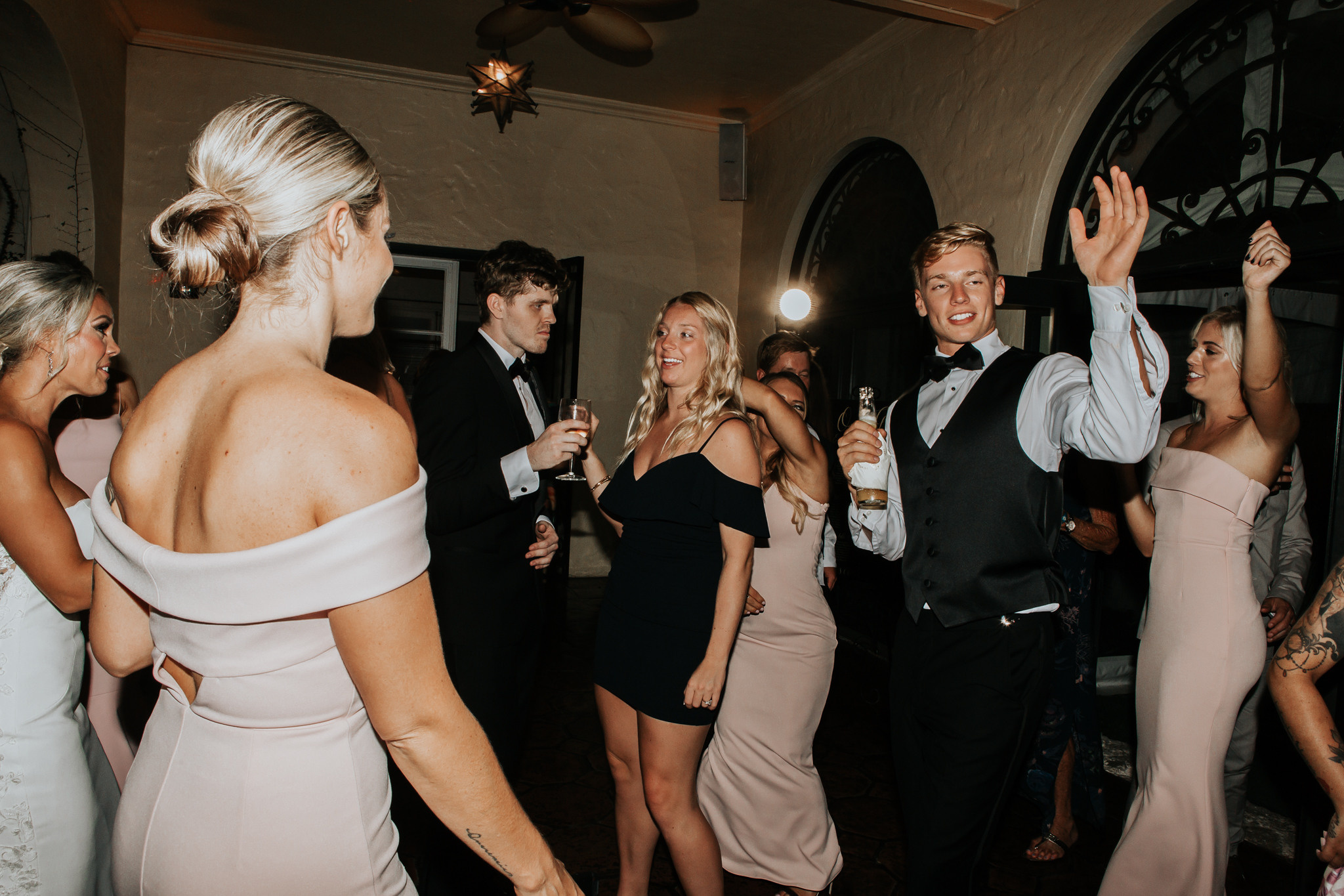 Beautiful wedding in Villa Woodbine. My name is Kate and I am family and wedding photographer