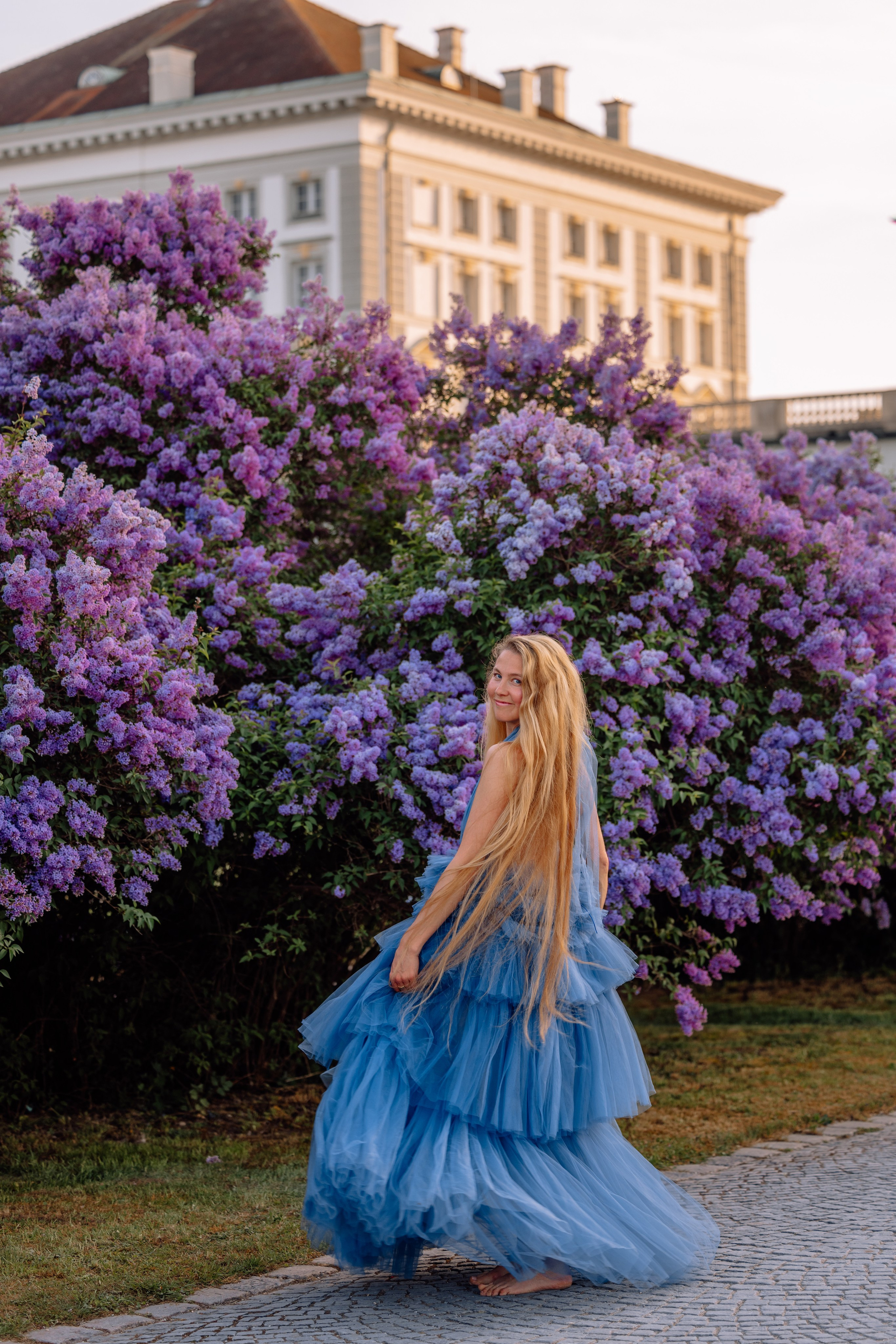 Wenn der Flieder beim Schloss Nymphenburg blüht. Hochzeitsfotograf München Taufe Familienfotograf Tanja Mauke