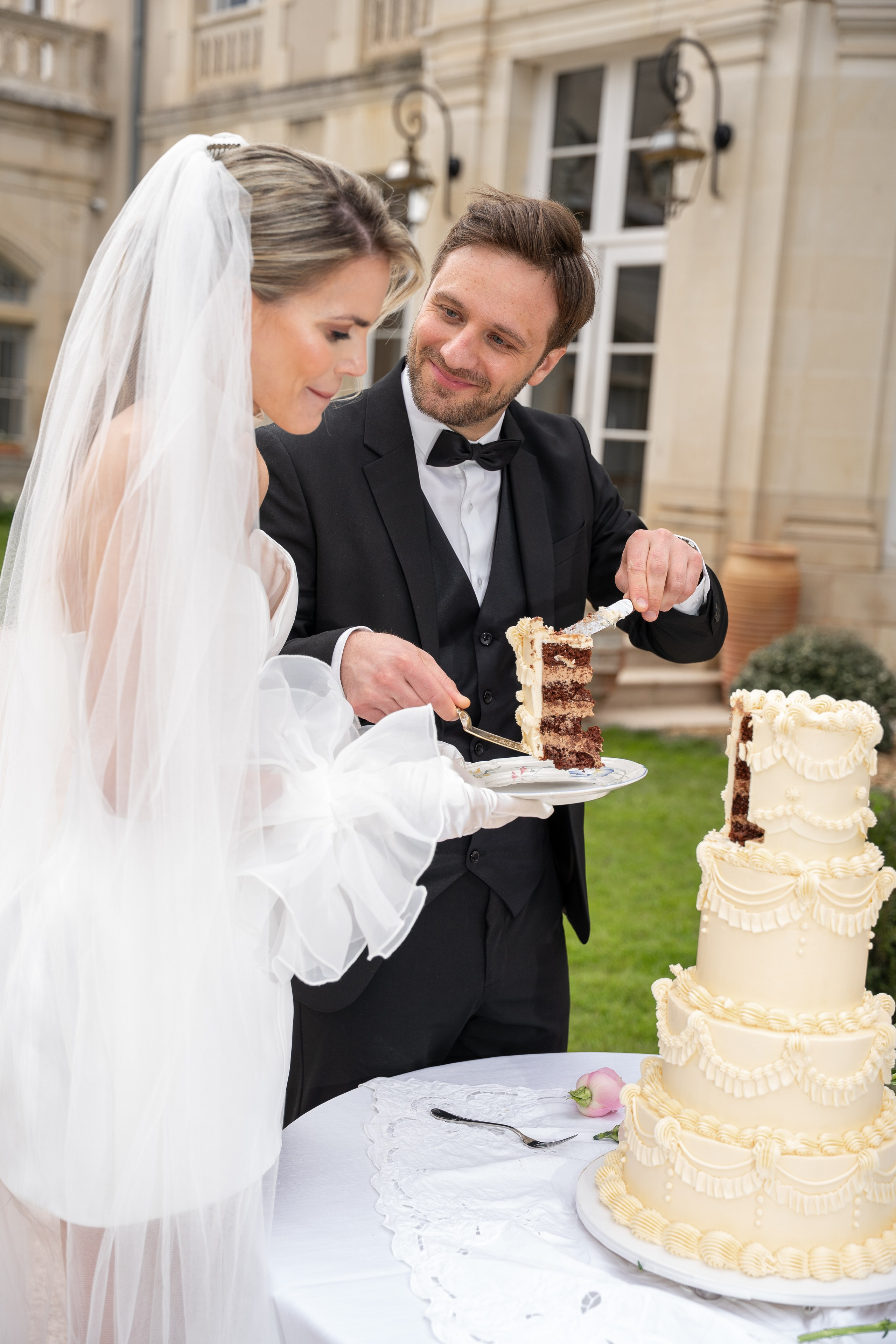 Chateau elopement inspiration. Wedding photographer in Paris Oksana Shum