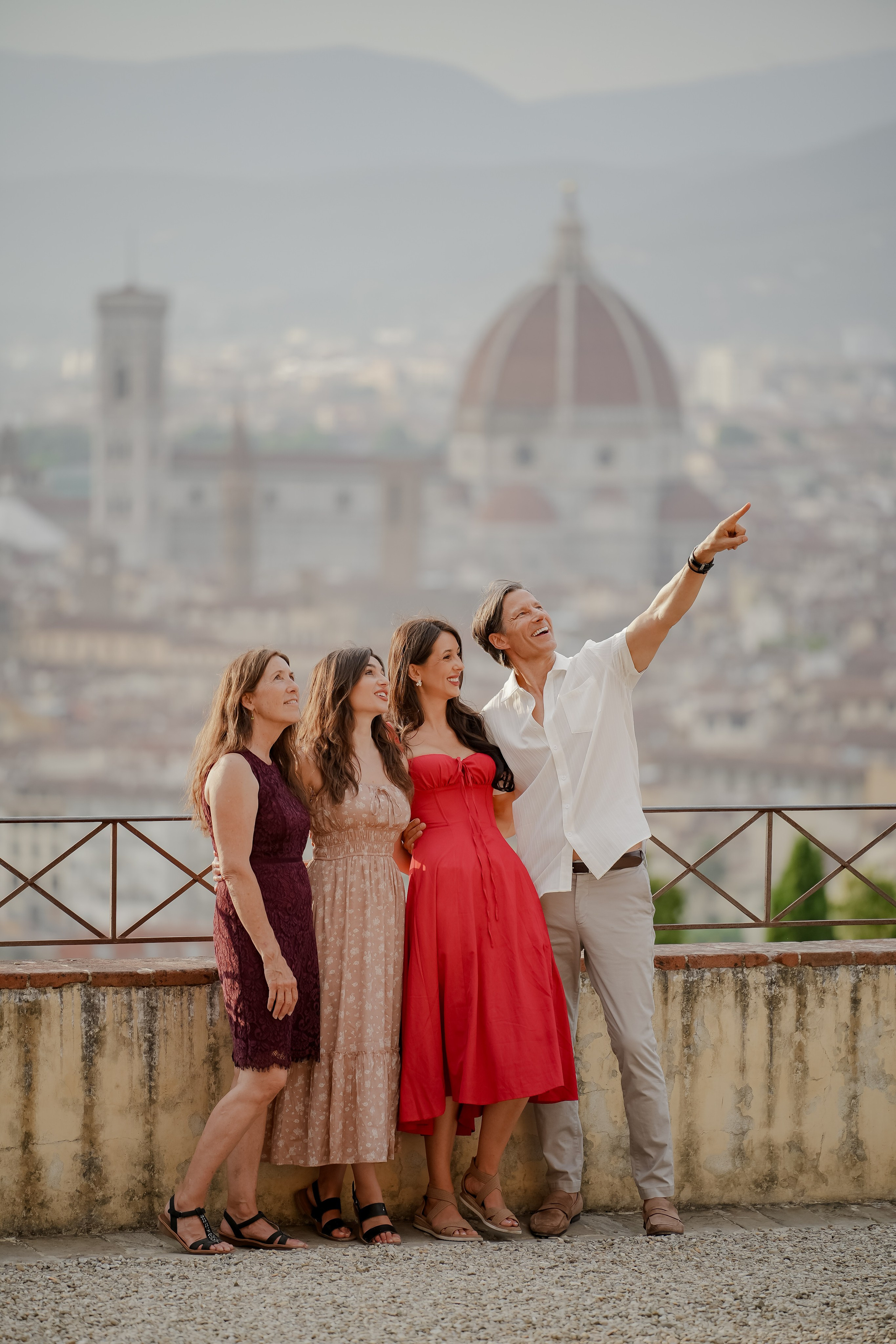 Family Photoshoot. Wedding Photographer in Italy