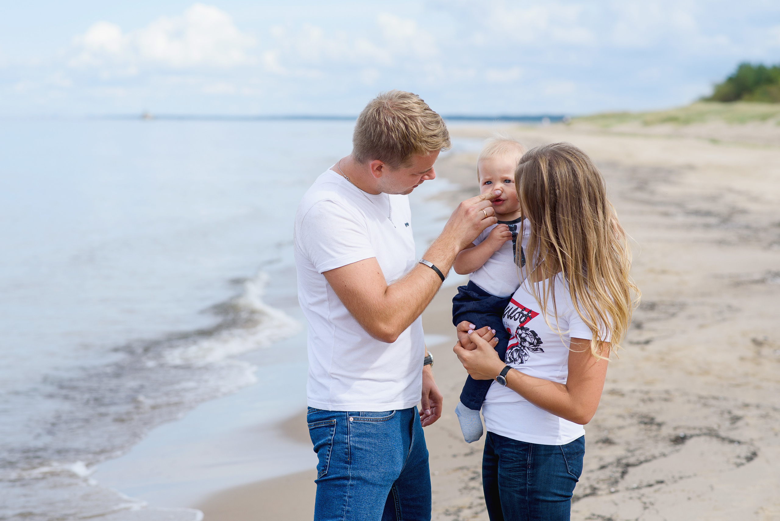 Ģimenes pastaiga. Kāzu un ģimenes fotogrāfs Rīgā Sergejs Getņikovs