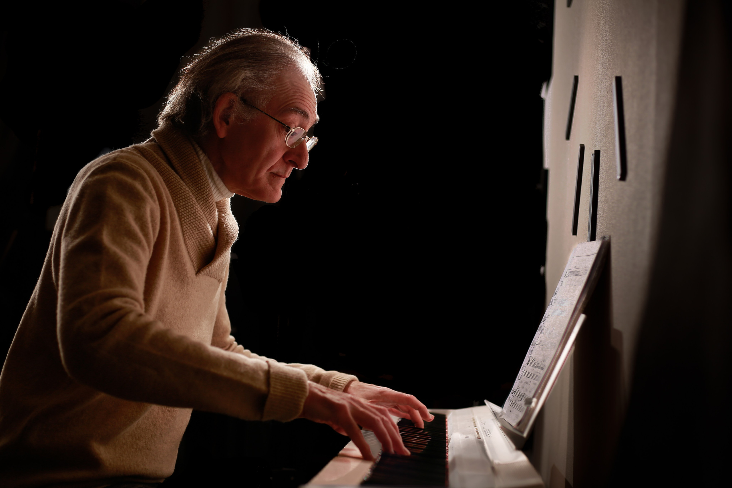 Aleksander Pustovit. Portret photographer in Switzerland Artur Magpie