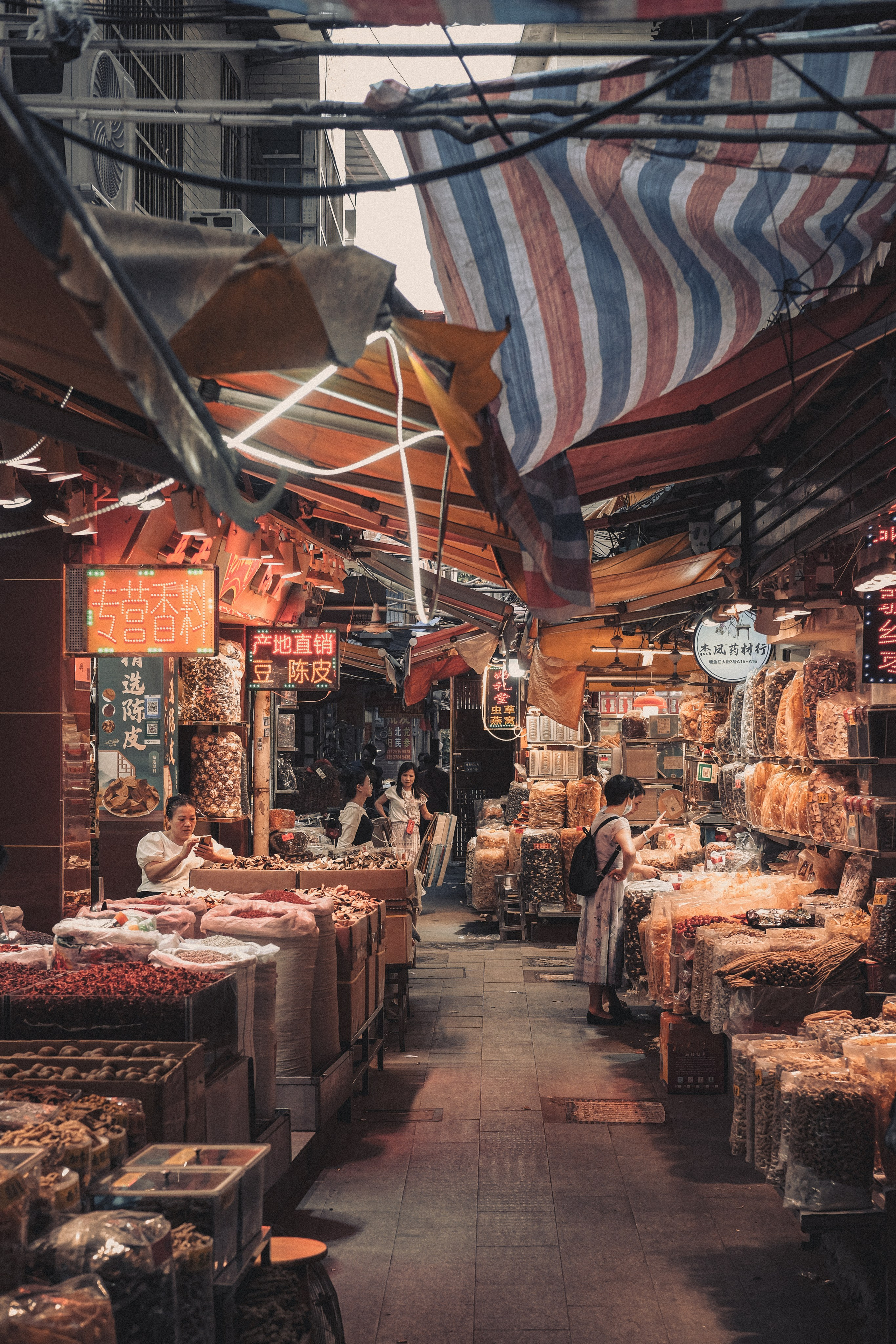 Chinatown china 🇨🇳 Street Market in 📍Guangzhou City | Yukophotography