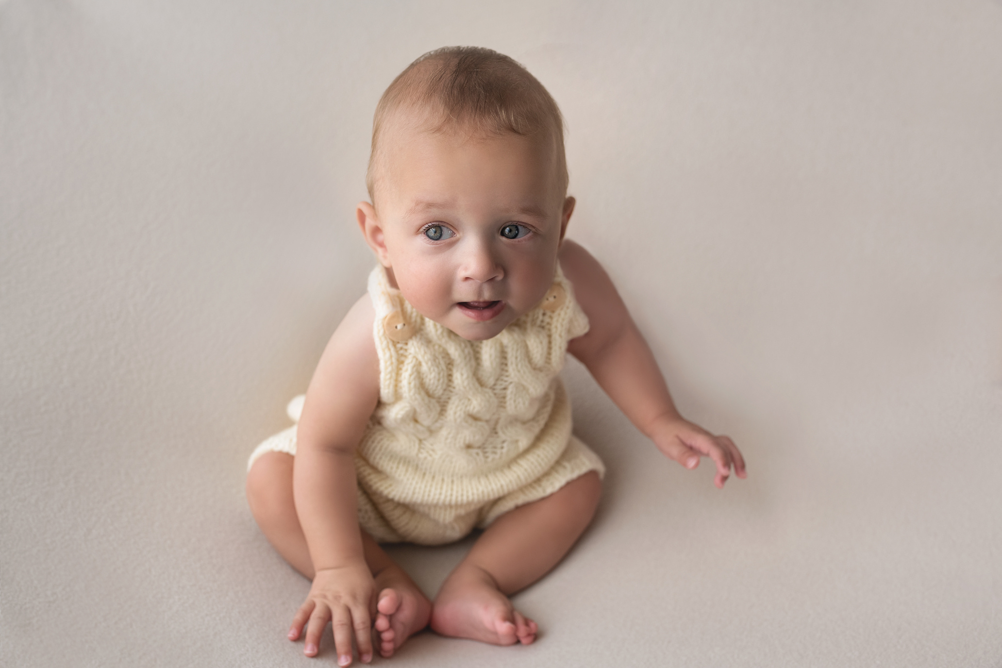 תינוקות מגיל חודשיים. צילומי הריון, ניו בורן, גיל שנה בראשון לציון -Jenya Rosso Photography