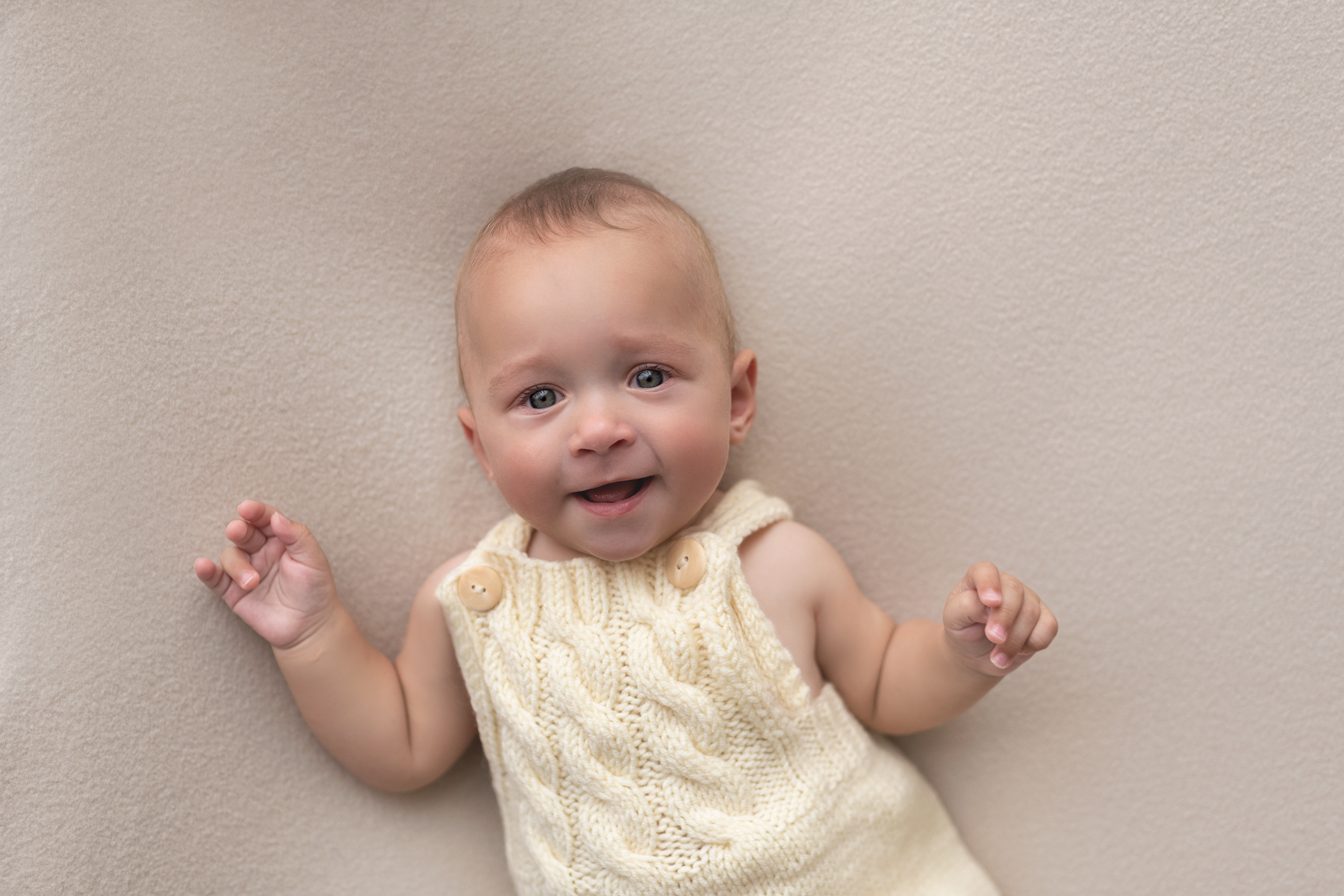 תינוקות מגיל חודשיים. צילומי הריון, ניו בורן, גיל שנה בראשון לציון -Jenya Rosso Photography