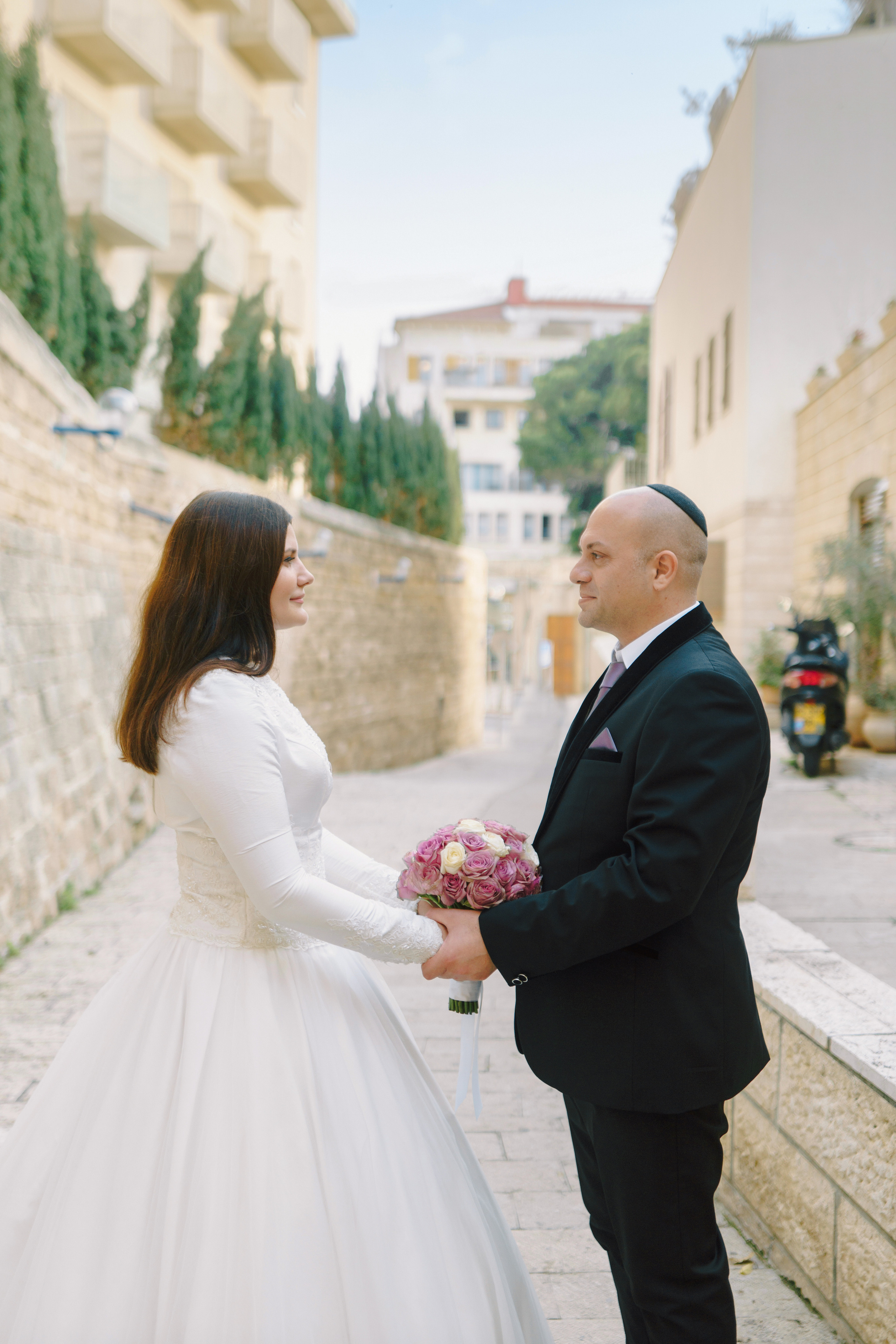 Wedding walk in Jaffa, Hana & Hen. Porto Travel Photographer | Couples & Vacation Photos in Portugal — WePortugal