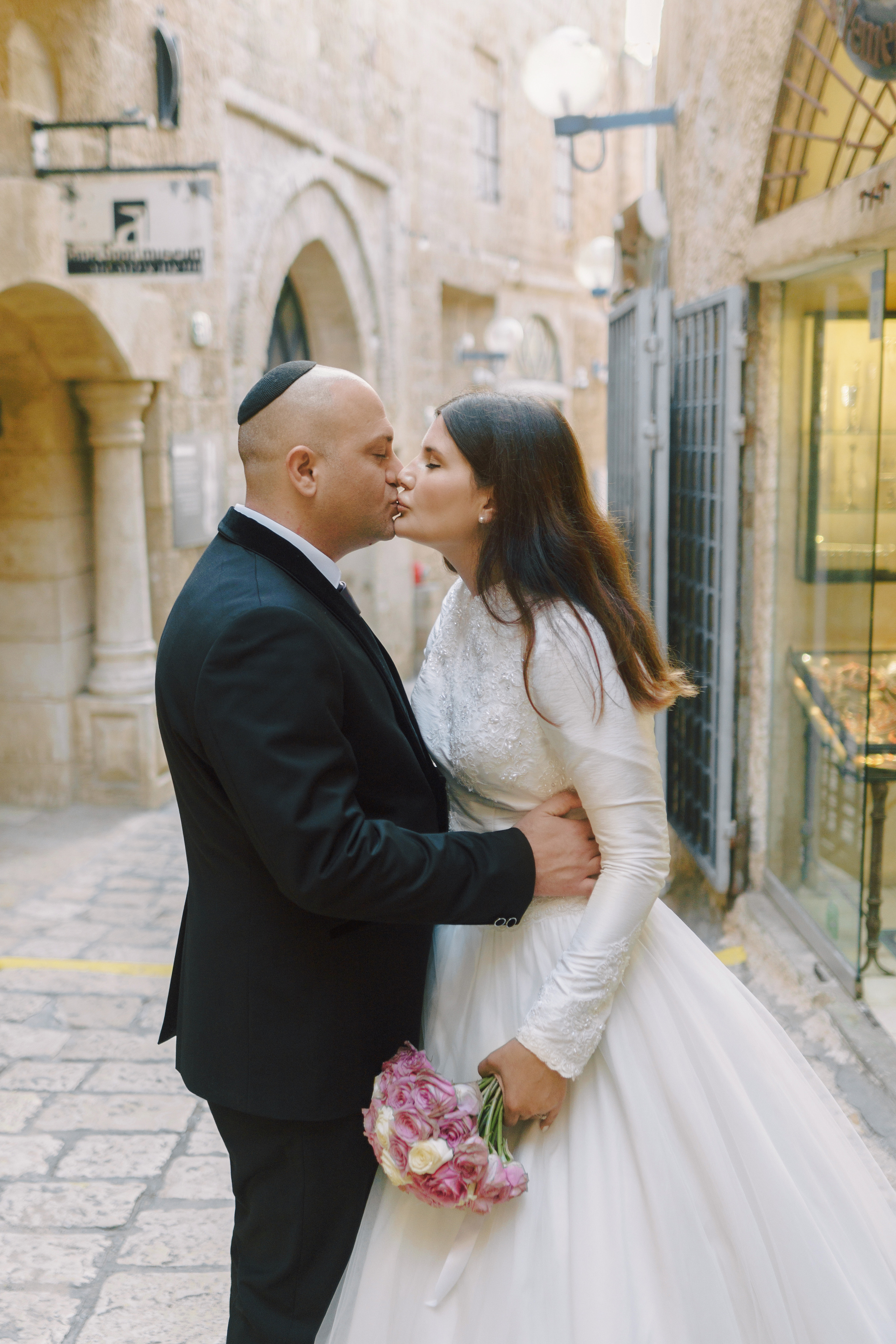 Wedding walk in Jaffa, Hana & Hen. Porto Travel Photographer | Couples & Vacation Photos in Portugal — WePortugal