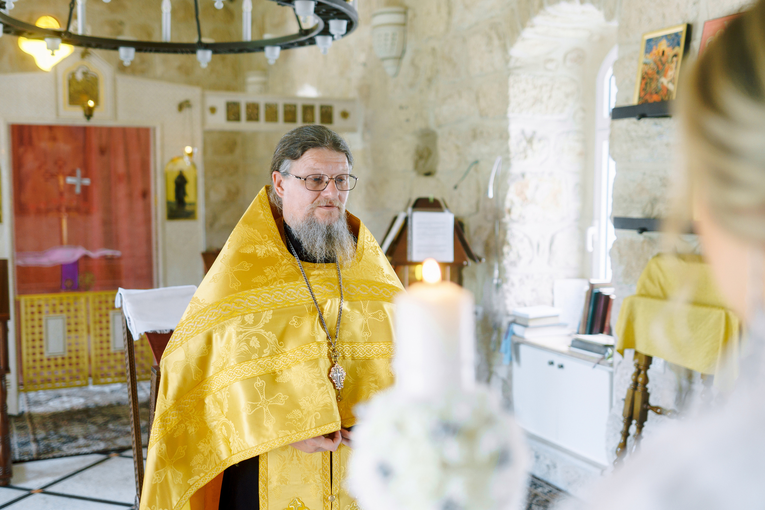 Church wedding of beautiful couple in Israel, Ivan & Kristina. Porto Travel Photographer | Couples & Vacation Photos in Portugal — WePortugal