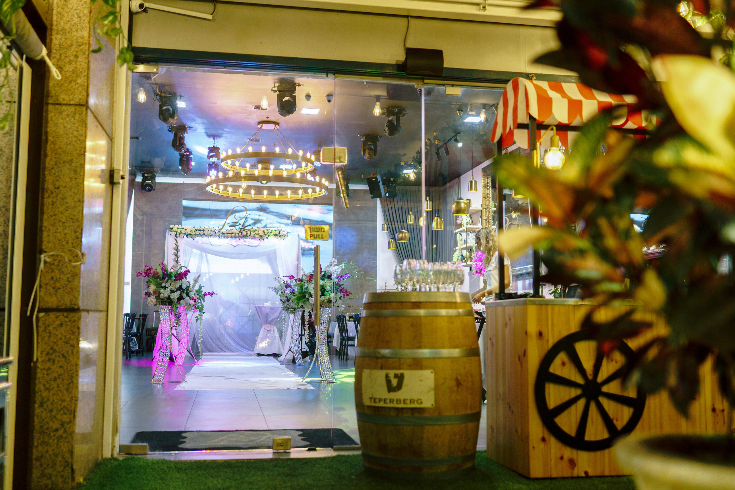 Сharming wedding in Jaffa, Ruslan & Yulia. Porto Travel Photographer | Couples & Vacation Photos in Portugal — WePortugal