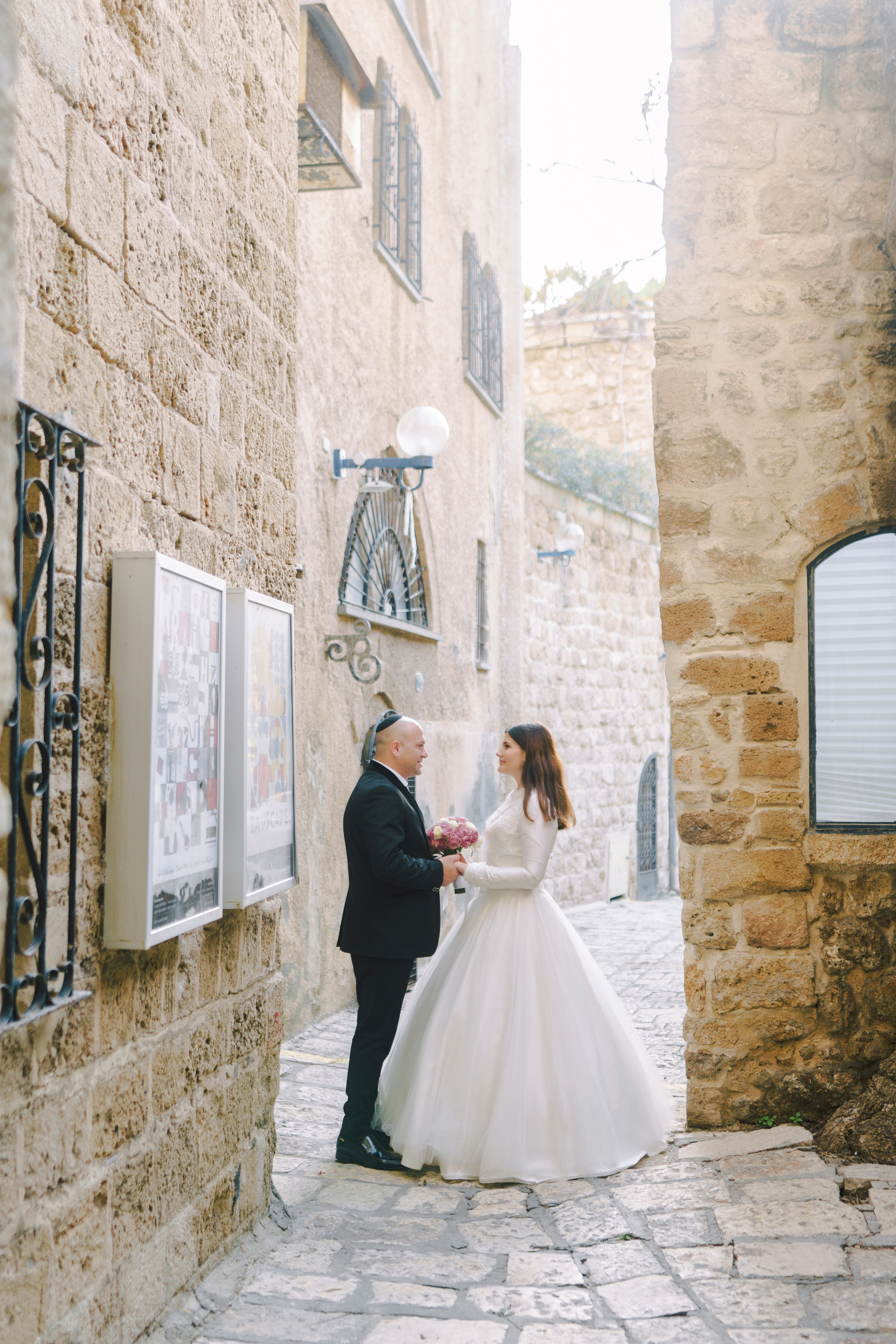 Wedding walk in Jaffa, Hana & Hen. Porto Travel Photographer | Couples & Vacation Photos in Portugal — WePortugal