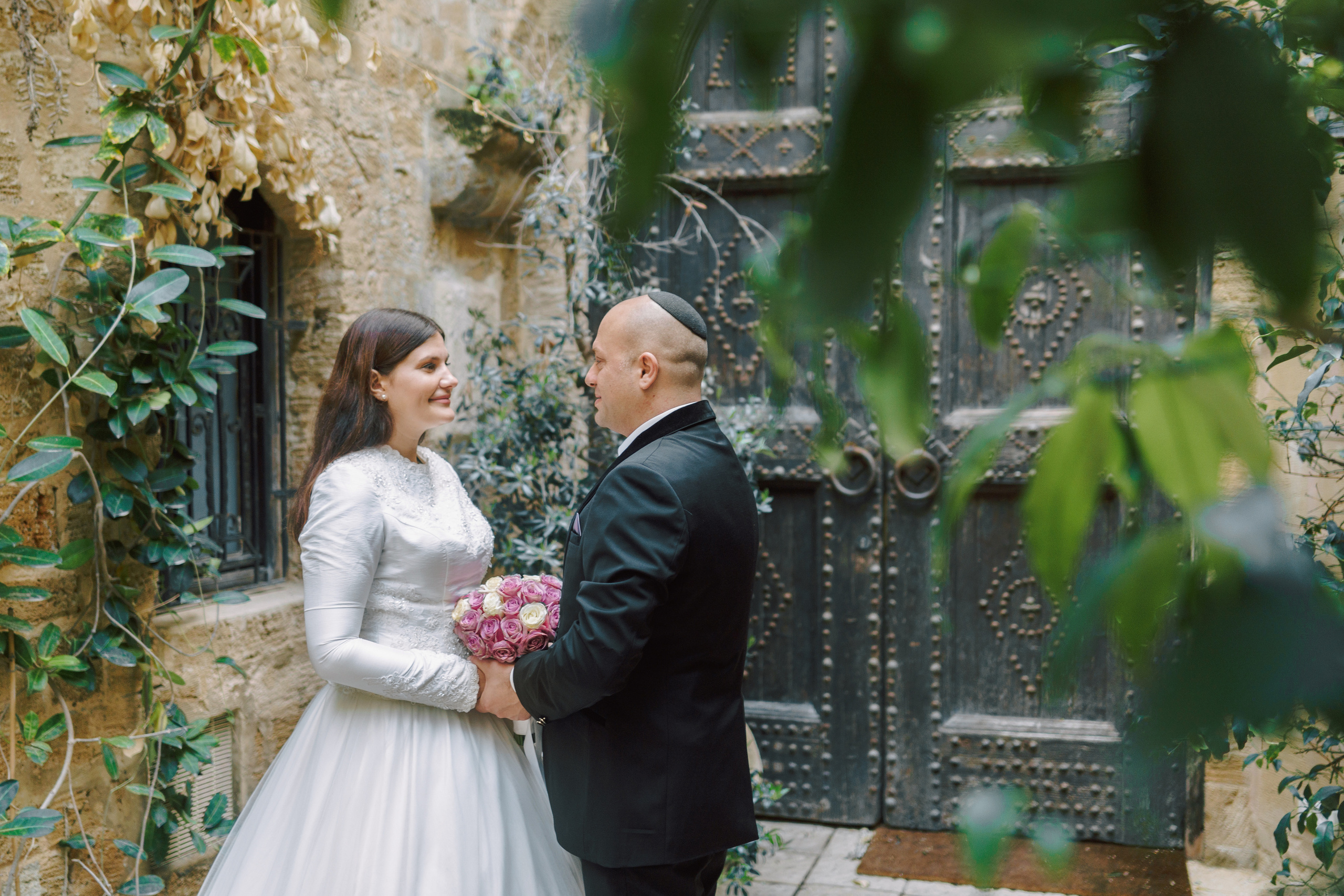 Wedding walk in Jaffa, Hana & Hen. Porto Travel Photographer | Couples & Vacation Photos in Portugal — WePortugal