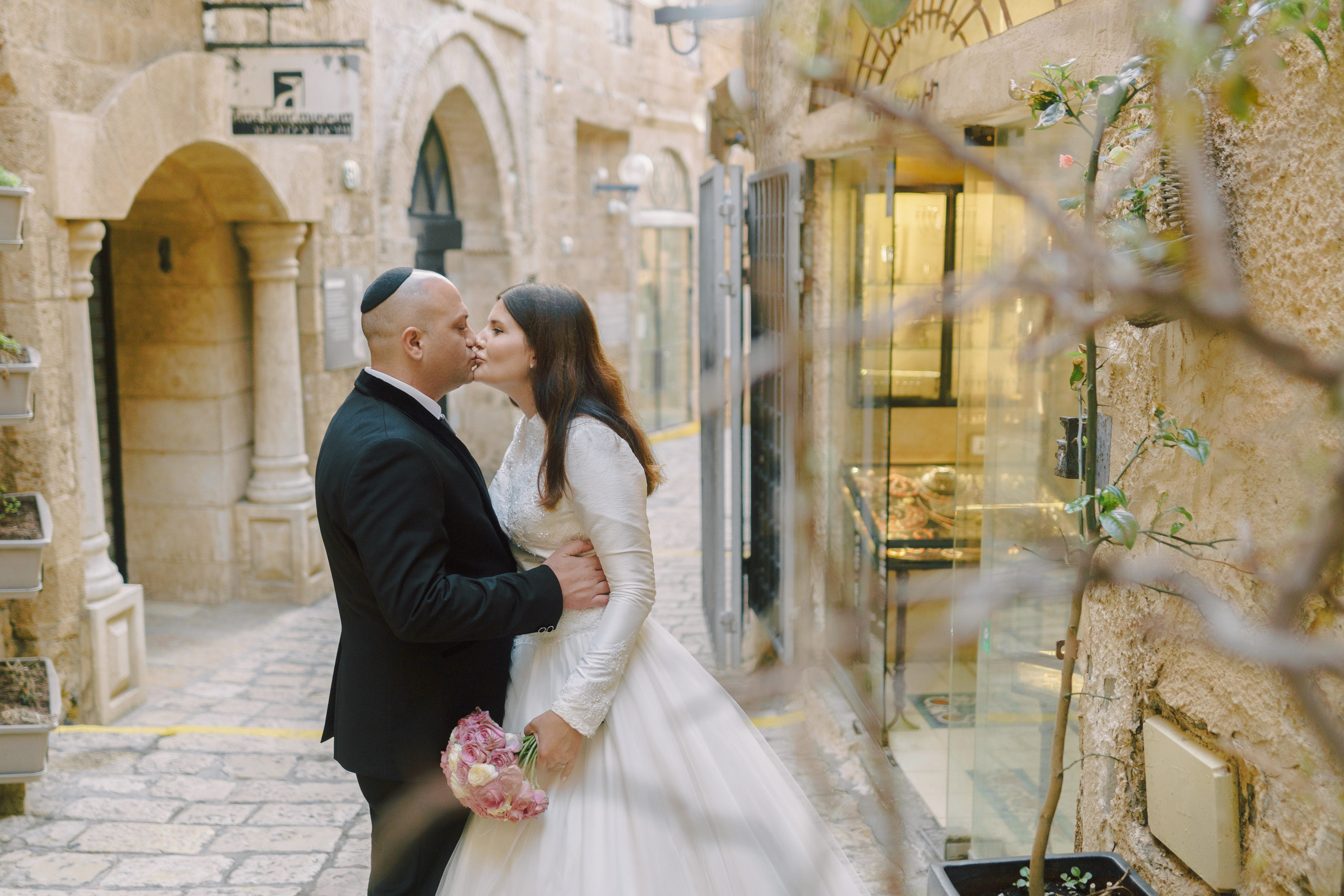 Wedding walk in Jaffa, Hana & Hen. Porto Travel Photographer | Couples & Vacation Photos in Portugal — WePortugal
