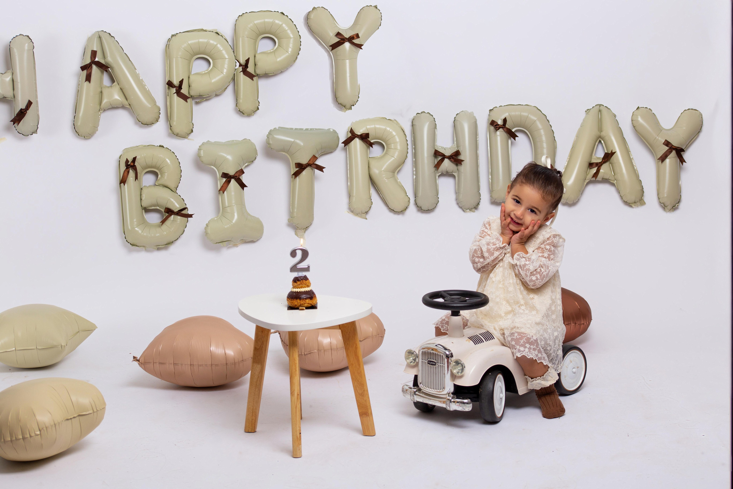 Séance photo anniversaire 2 ans en studio près de Châtellerault. Studio photo « Partage ton bonheur » – Photographe famille près de Châtellerault, Poitiers et Tours