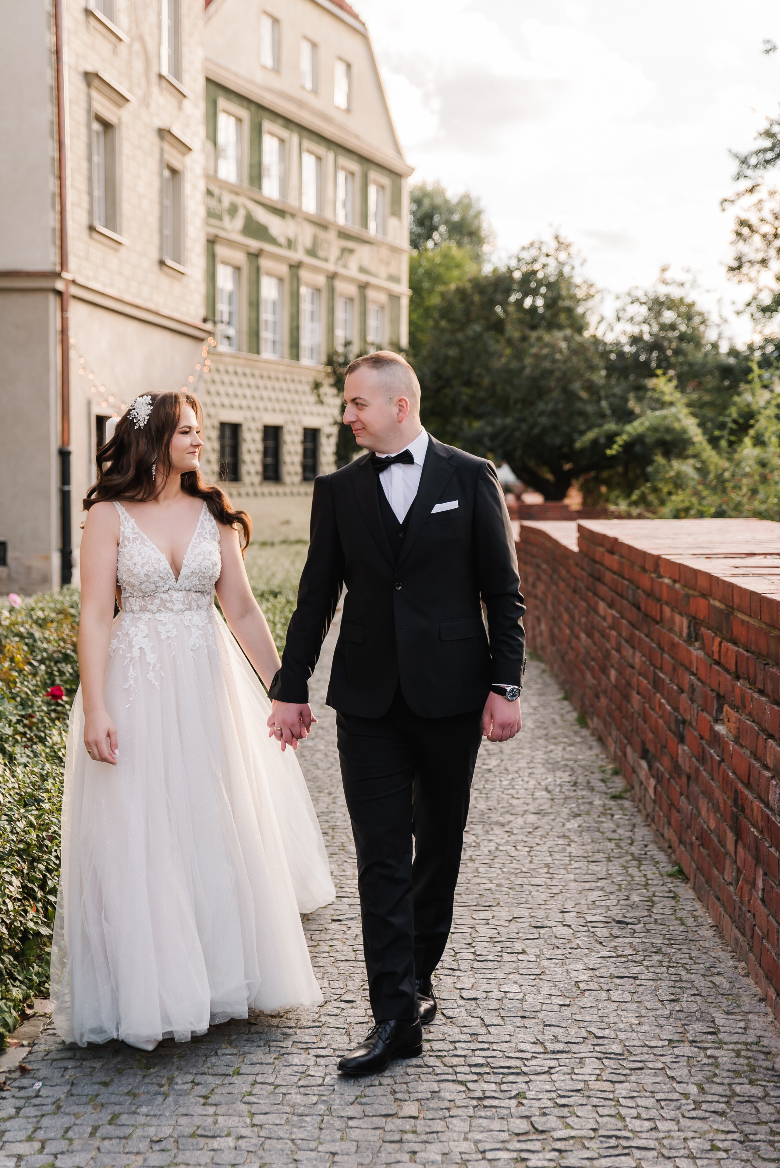 fotograf ślubny kobyłka, reportaż ślubny kobyłka, szpaler szablami ślub, wesele pensjonat u zychów, sesja plenerowa warszawa, sesja w ogrodzie krasińskich, ślub na starówce warszawskiej, fotograf ślubny mazowieckie, parafia św kazimierza kobyłka