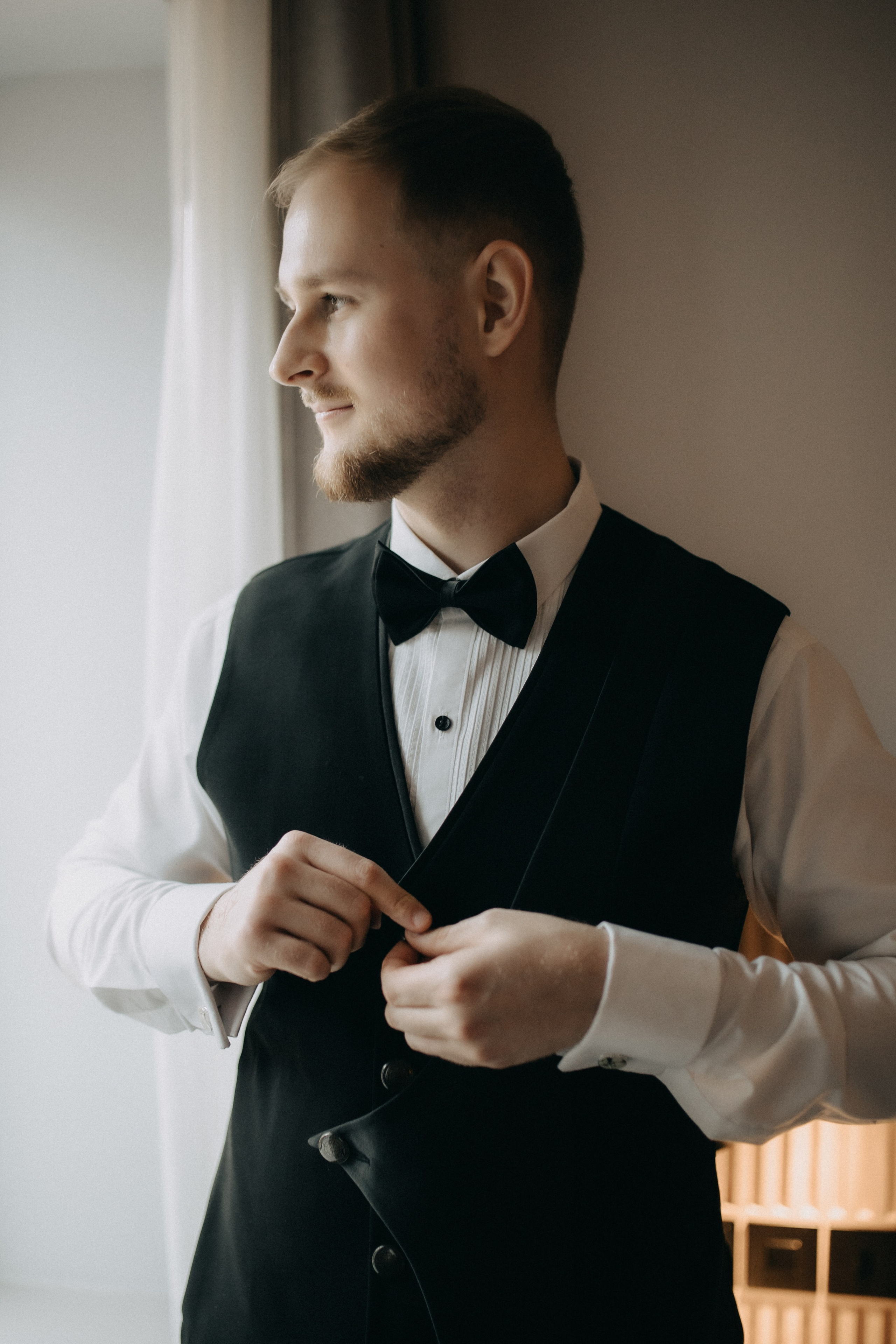 Ayushi and Tomasz. Wedding and Portrait Photographer Evie Moon