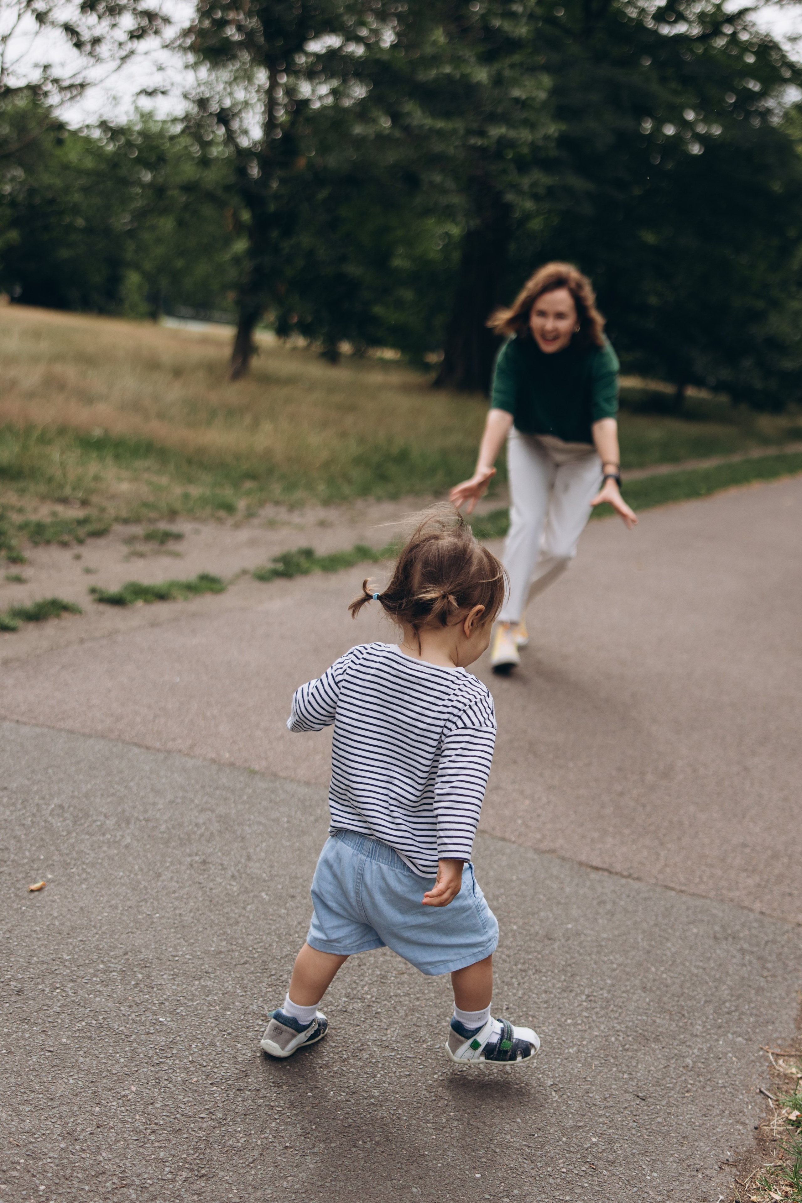 Milena with parents (Greenwich Park). Anastasia Klink, Photographer in London