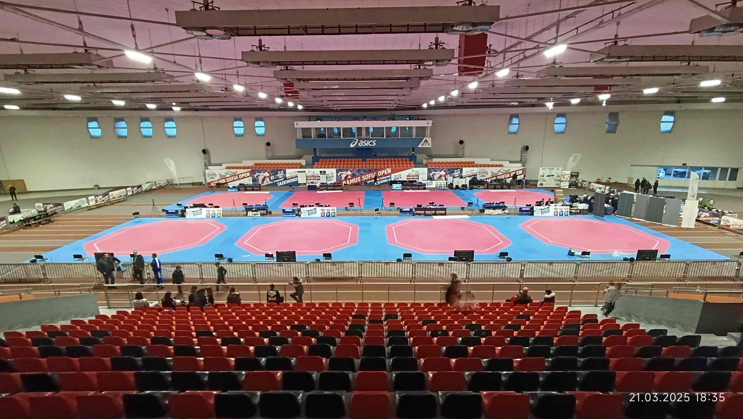 PhotoAdrenaline.com - BACKSTAGE фотография