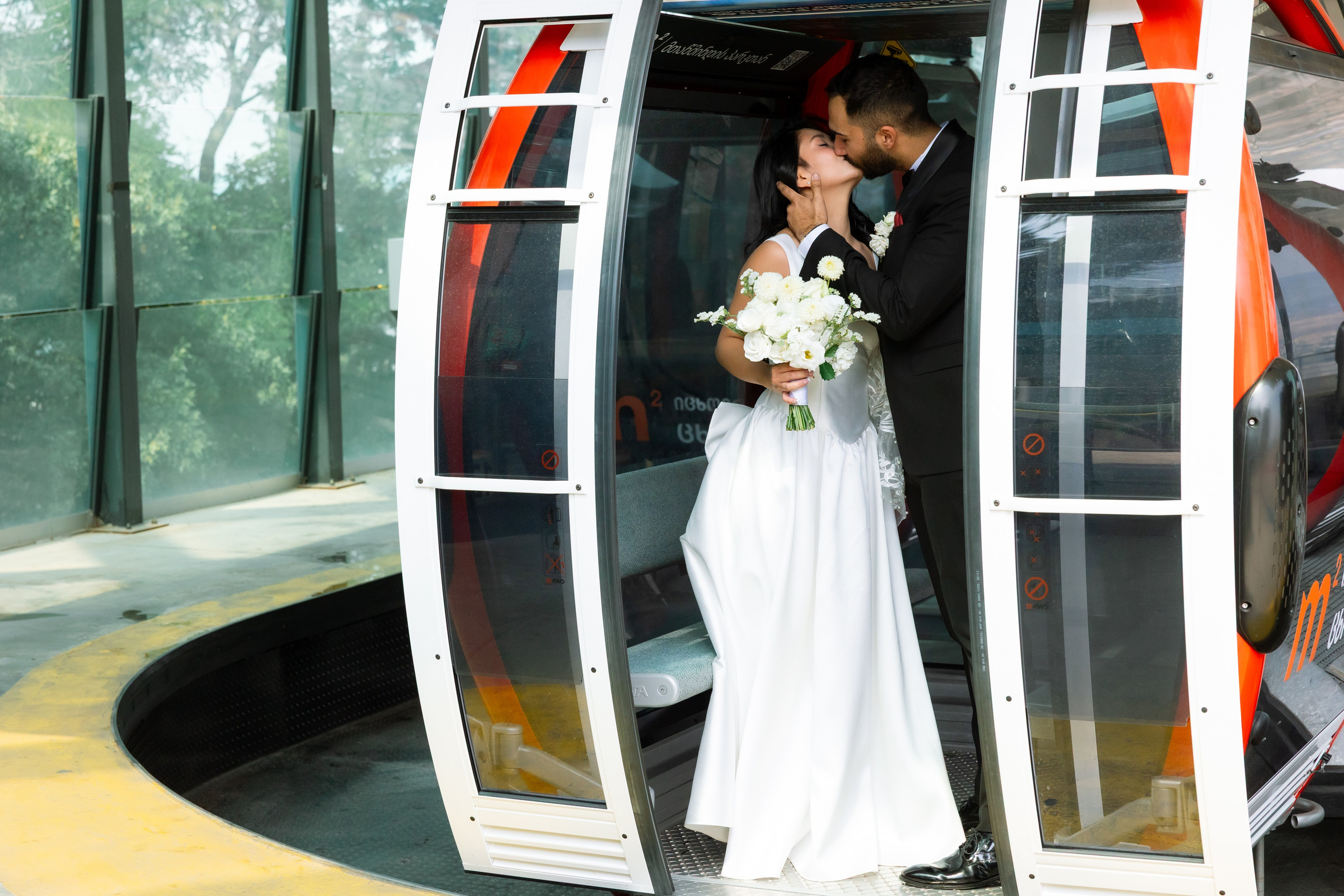 Sharing happy moments. Wedding photographer in Tbilisi Ioseb Mamniashvili