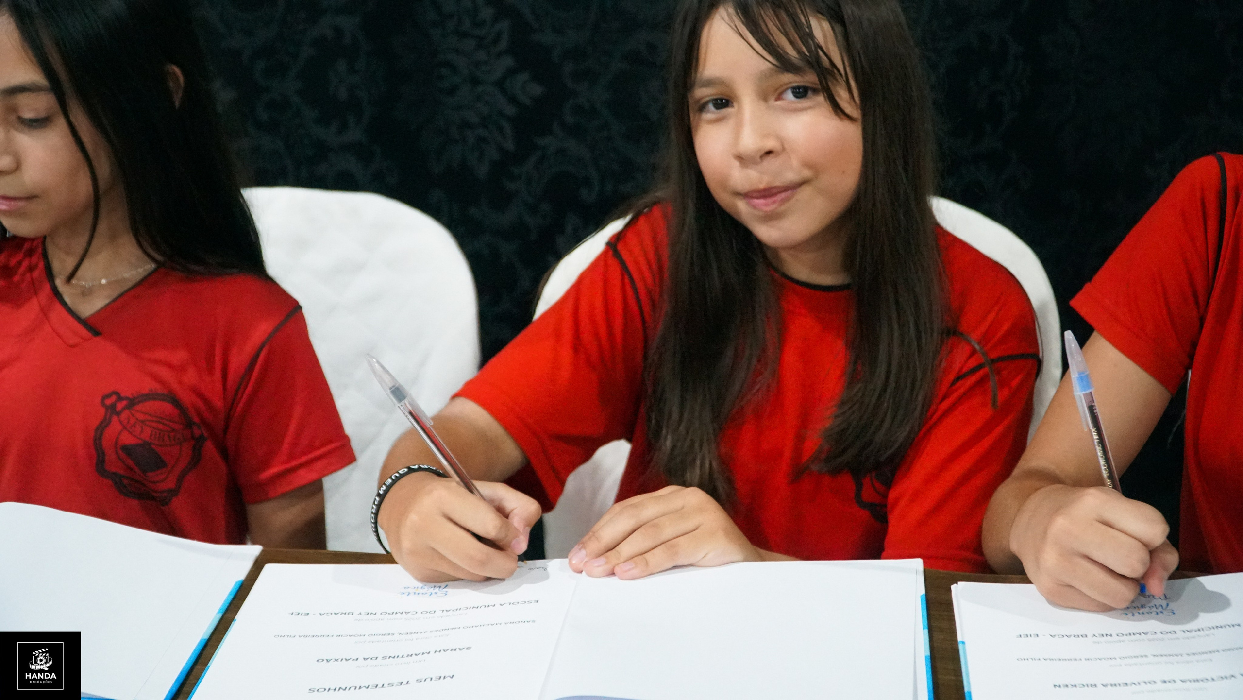 Noite autógrafos colégio Aurélio Buarque de Holanda. Handa Produções