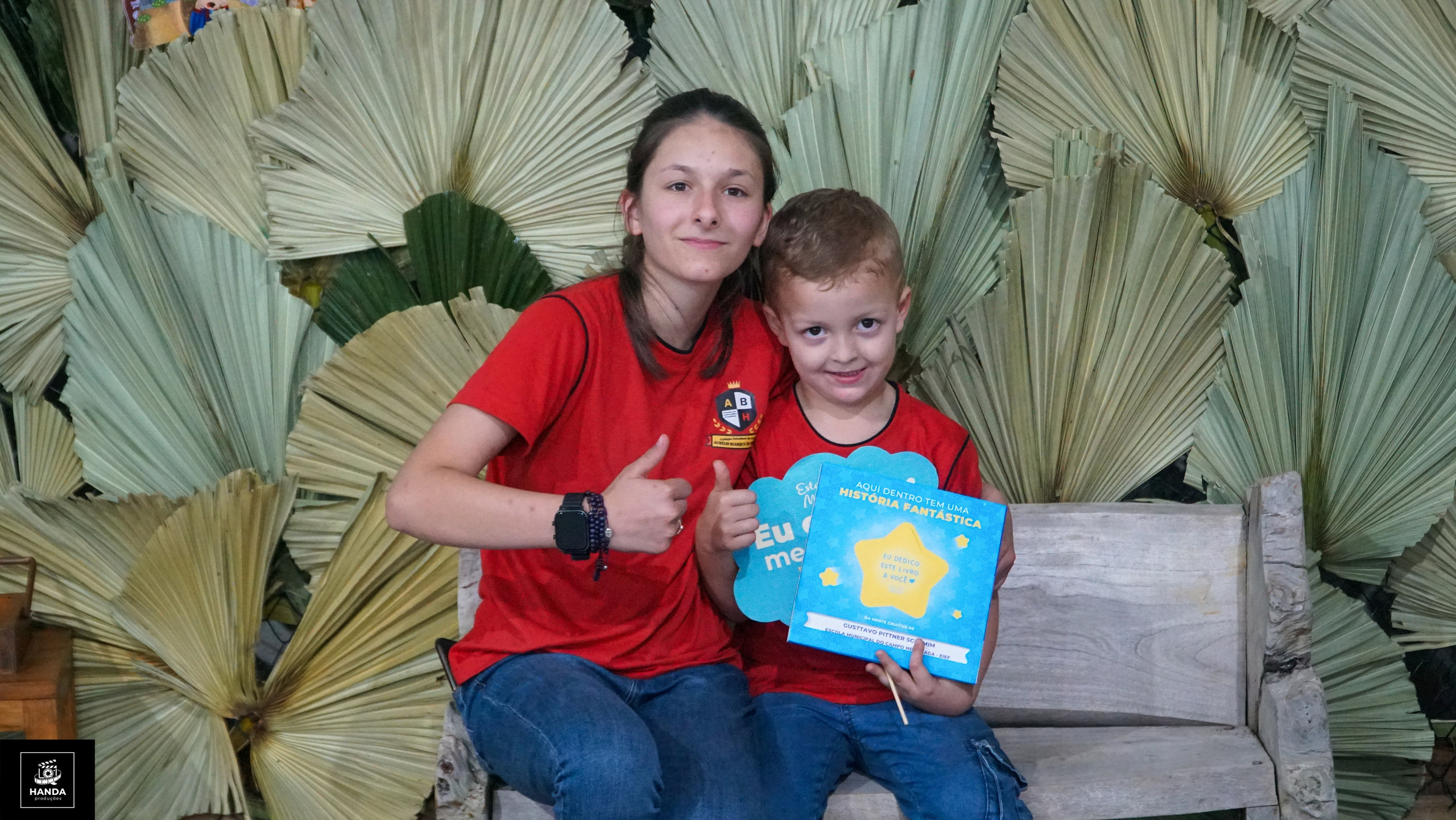 Noite autógrafos colégio Aurélio Buarque de Holanda. Handa Produções