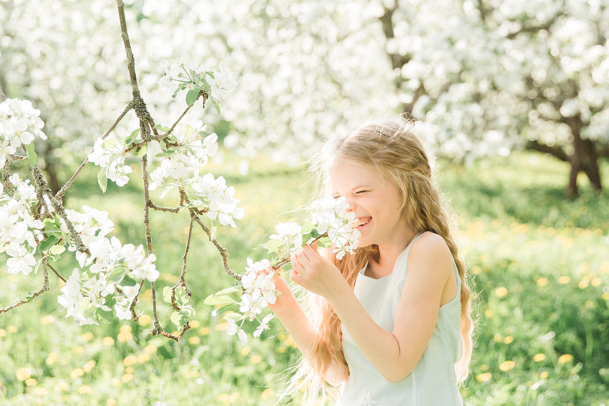 lapsikuvaus Malminkartanon omenatarhassa