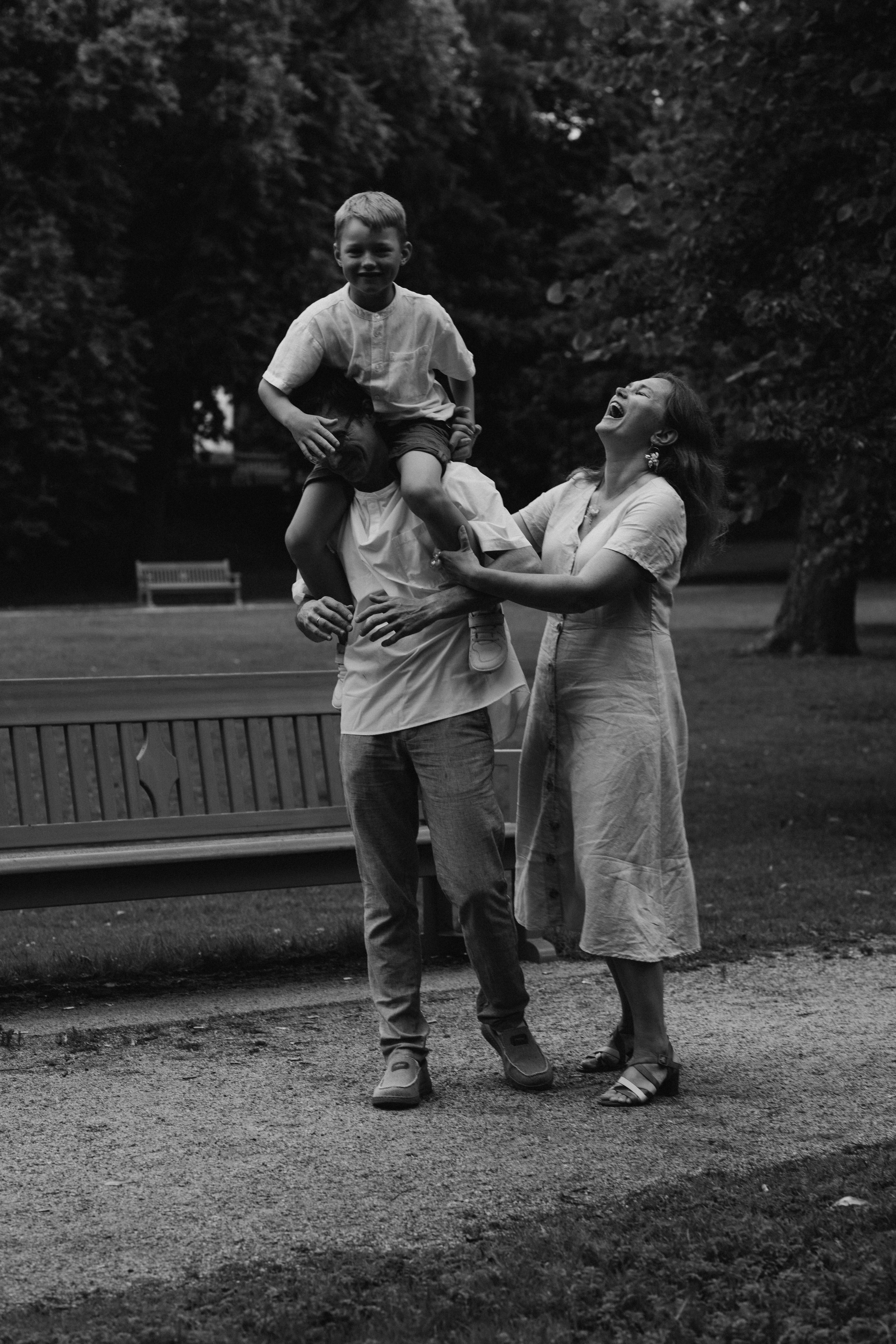 Kaivopuisto. Wedding and potrait photographer in Helsinki Vickan O